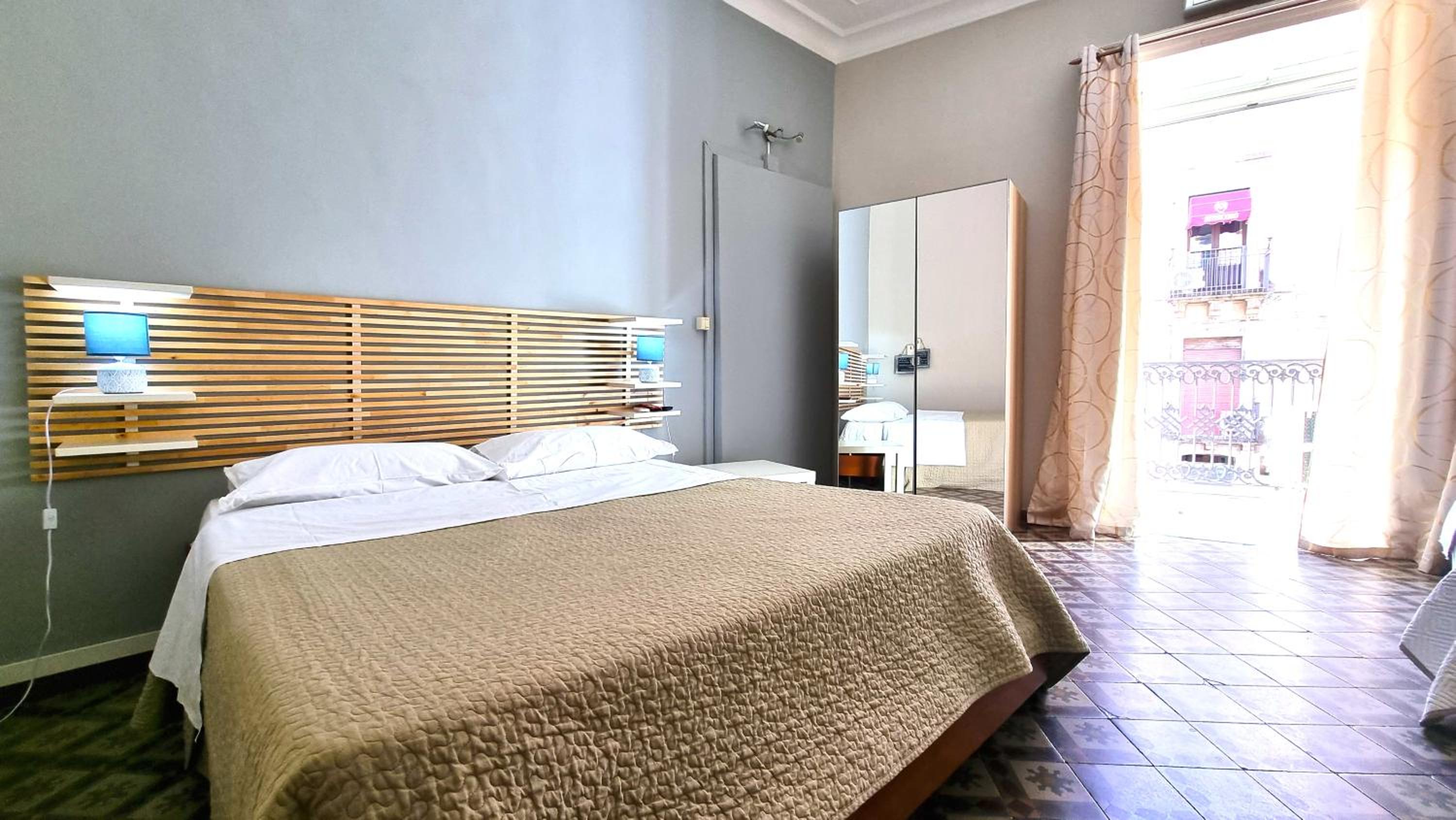 Double Room with Private External Bathroom - Photo 1