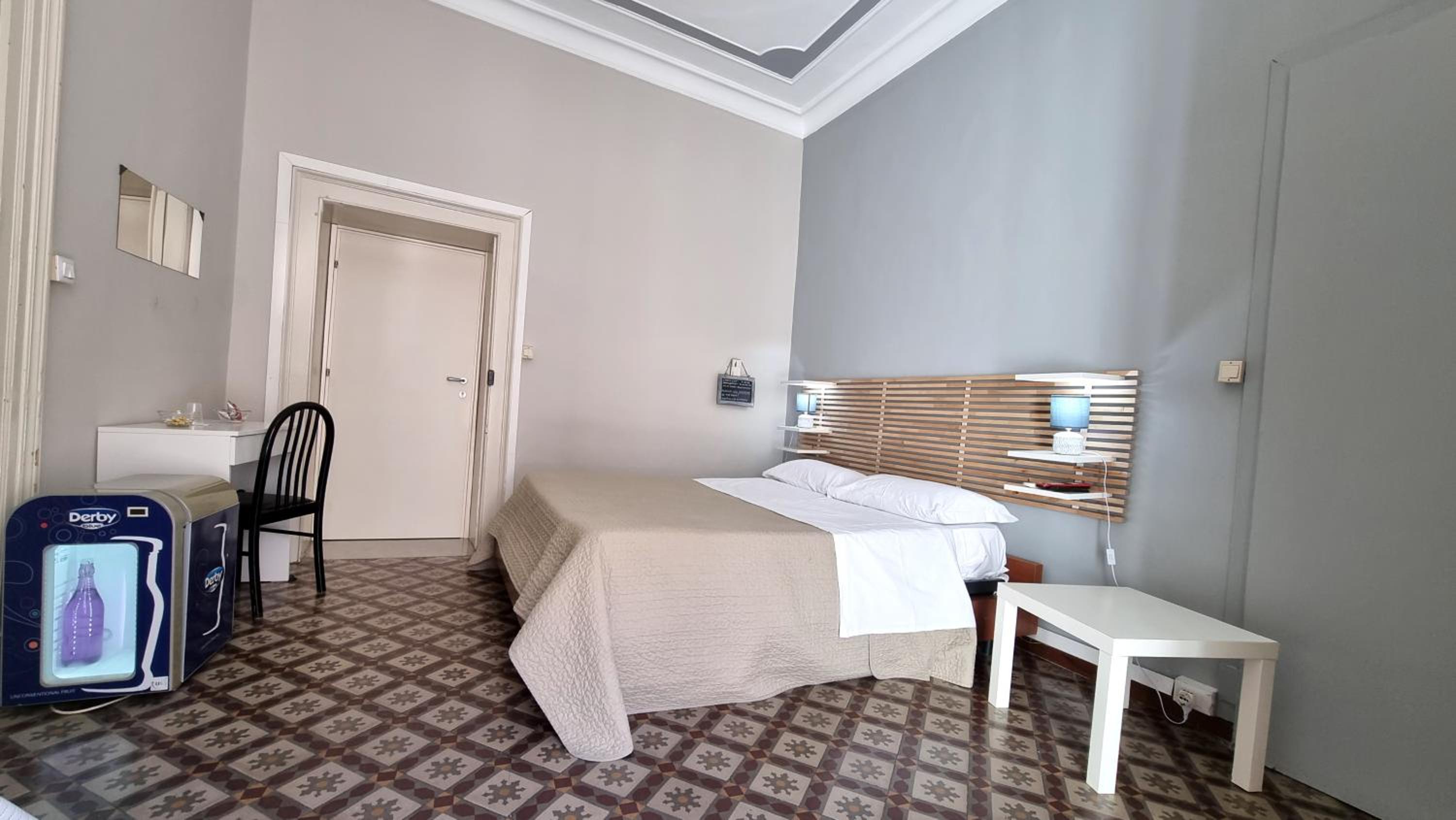 Double Room with Private External Bathroom - Photo 3