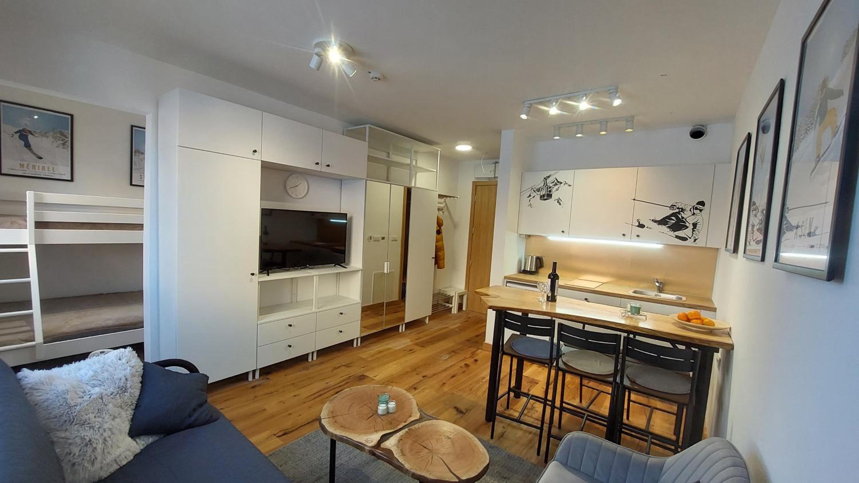 One-Bedroom Apartment photo 1