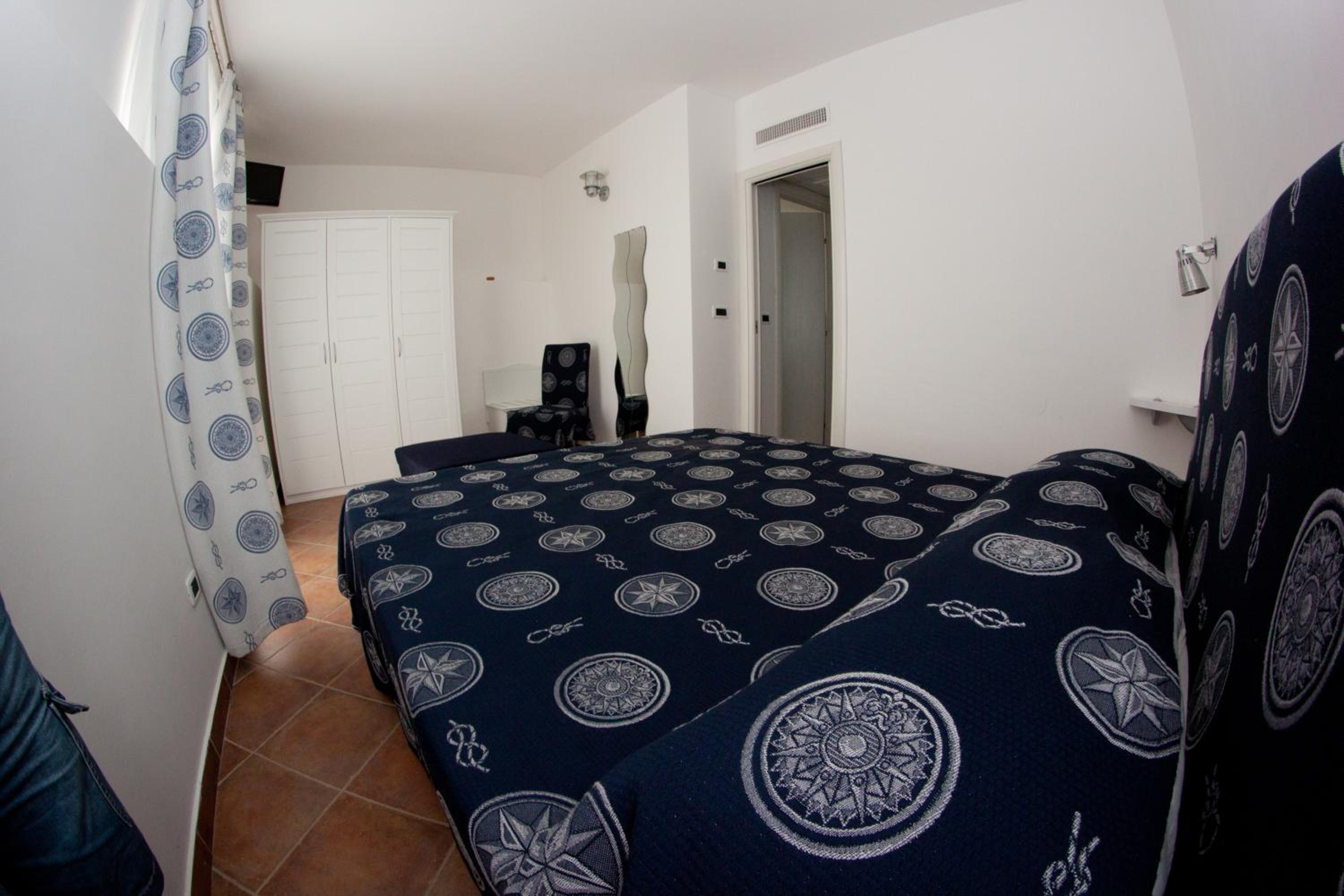 Family Suite With Balcony photo 3