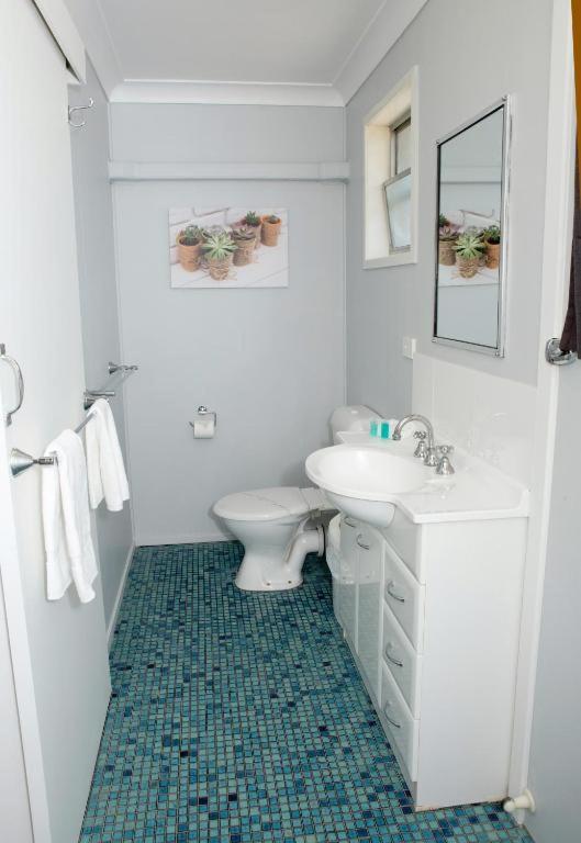 Queen Room photo 2