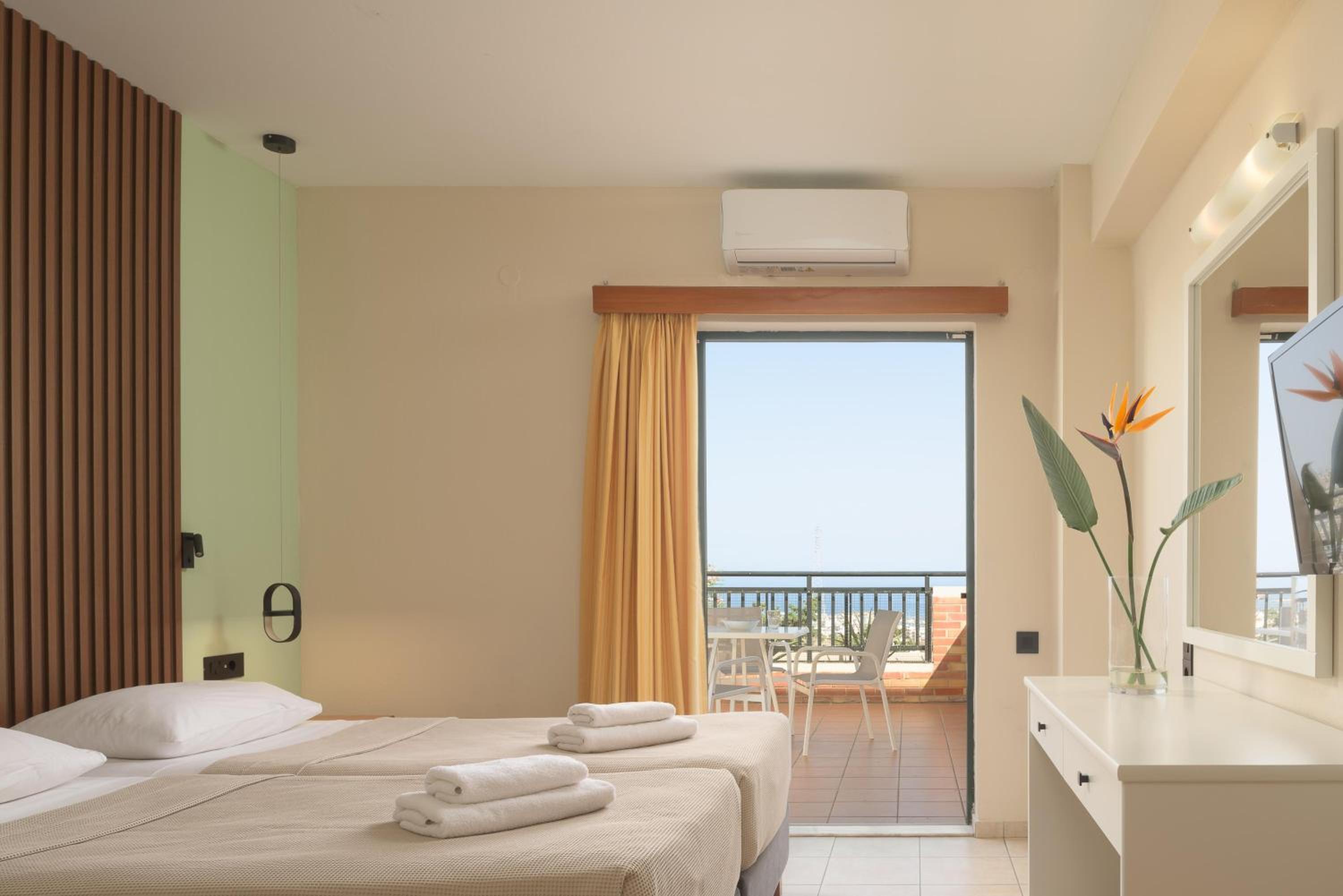 One-Bedroom Apartment with Sea View photo 1