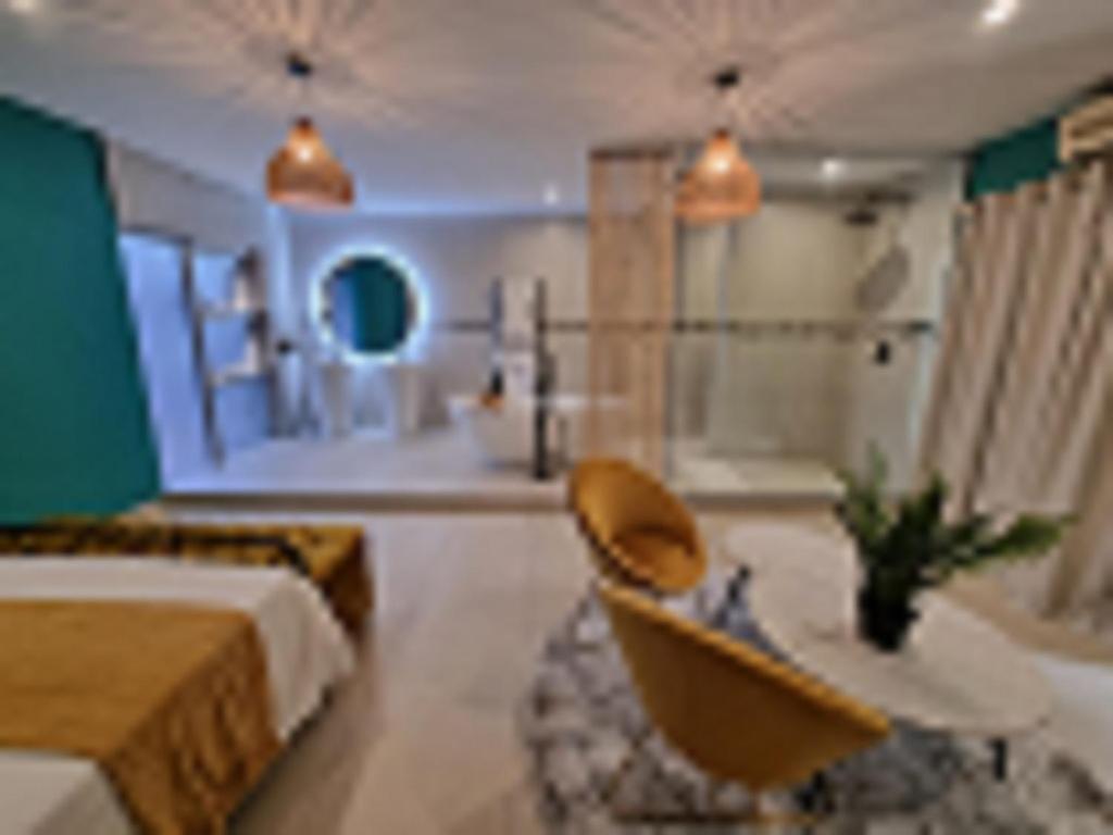 Luxury Suite - Photo 4
