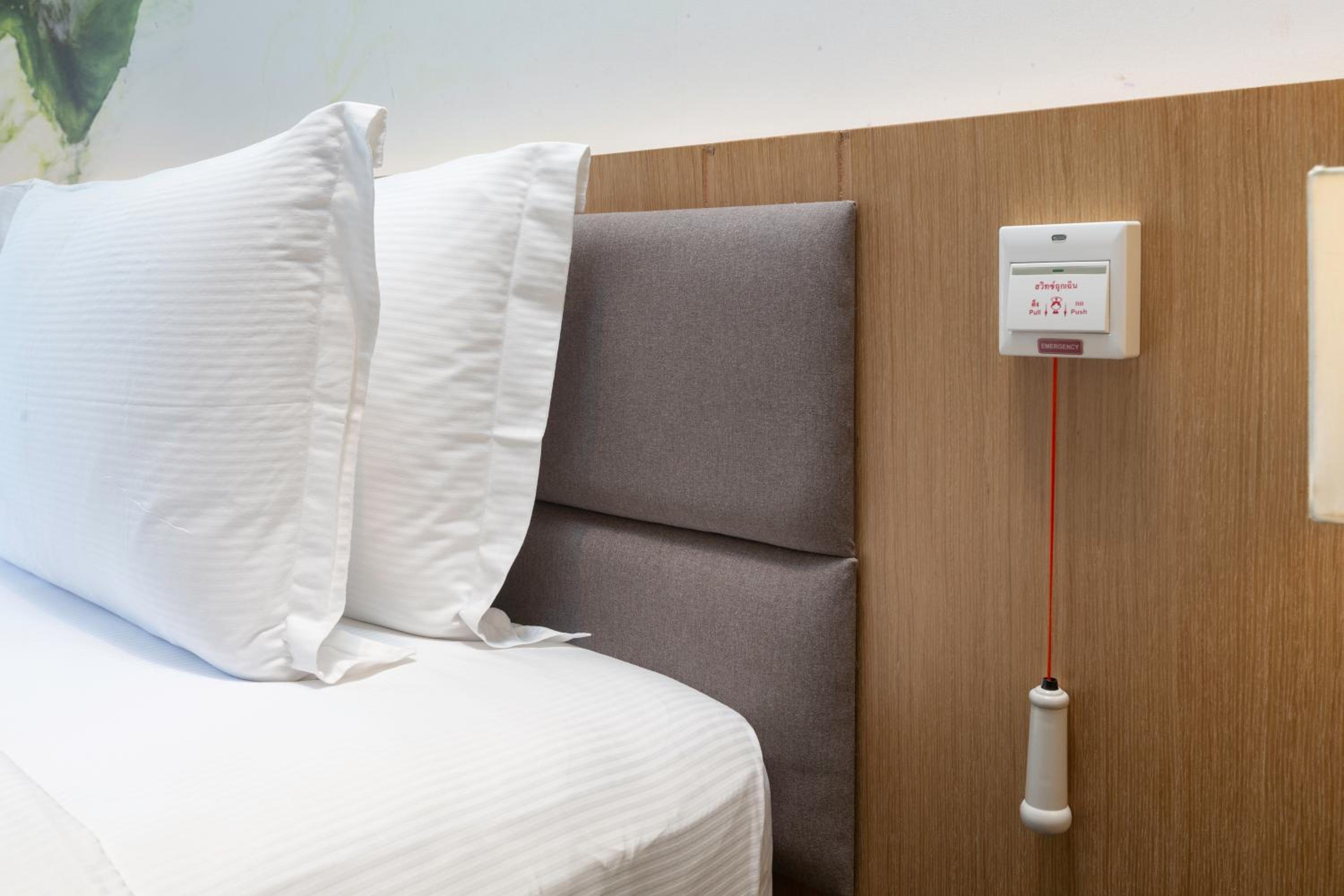 King Room - Mobility Accessible  - Photo 5