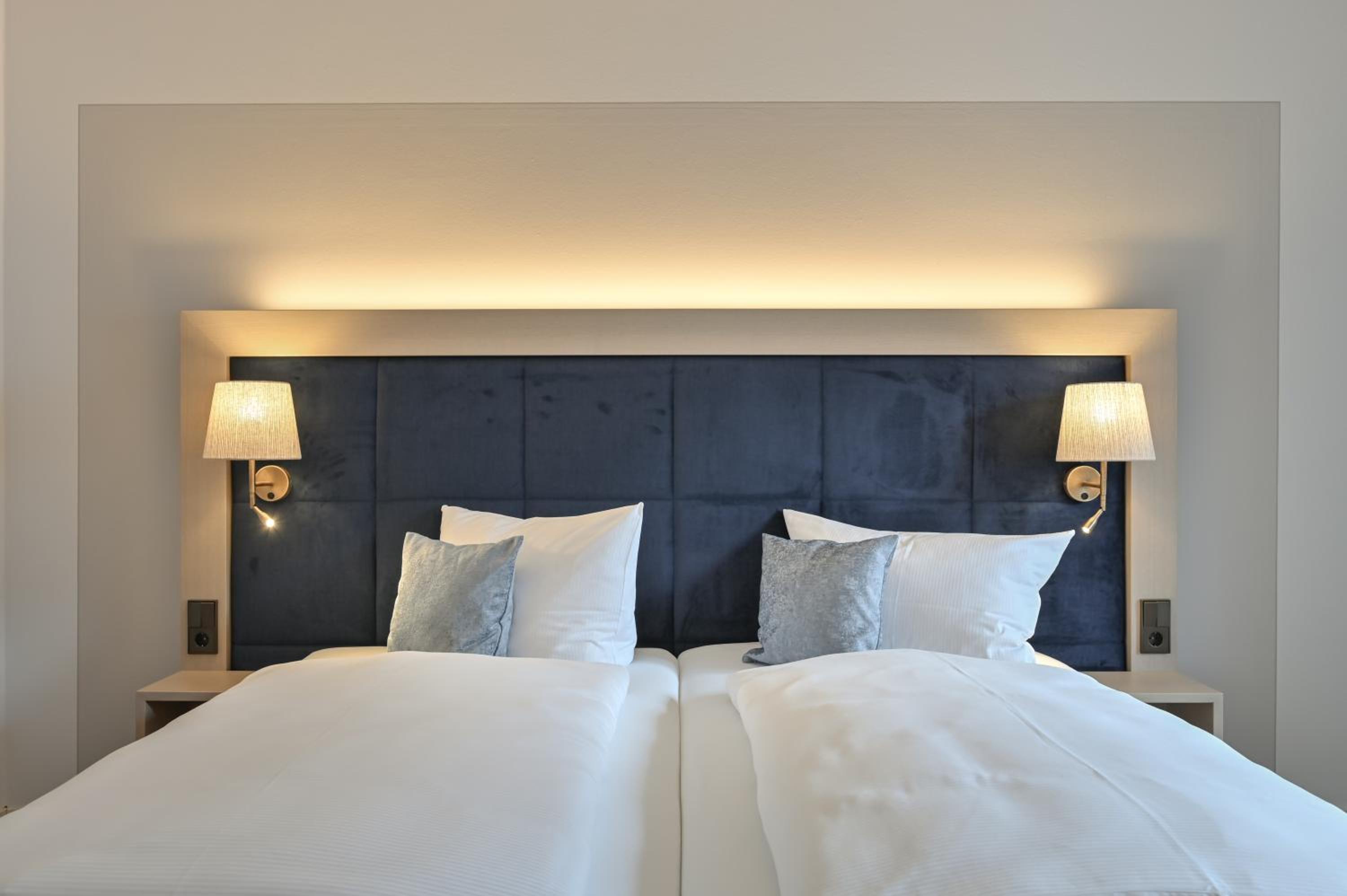 Double Room with Balcony - Photo 2