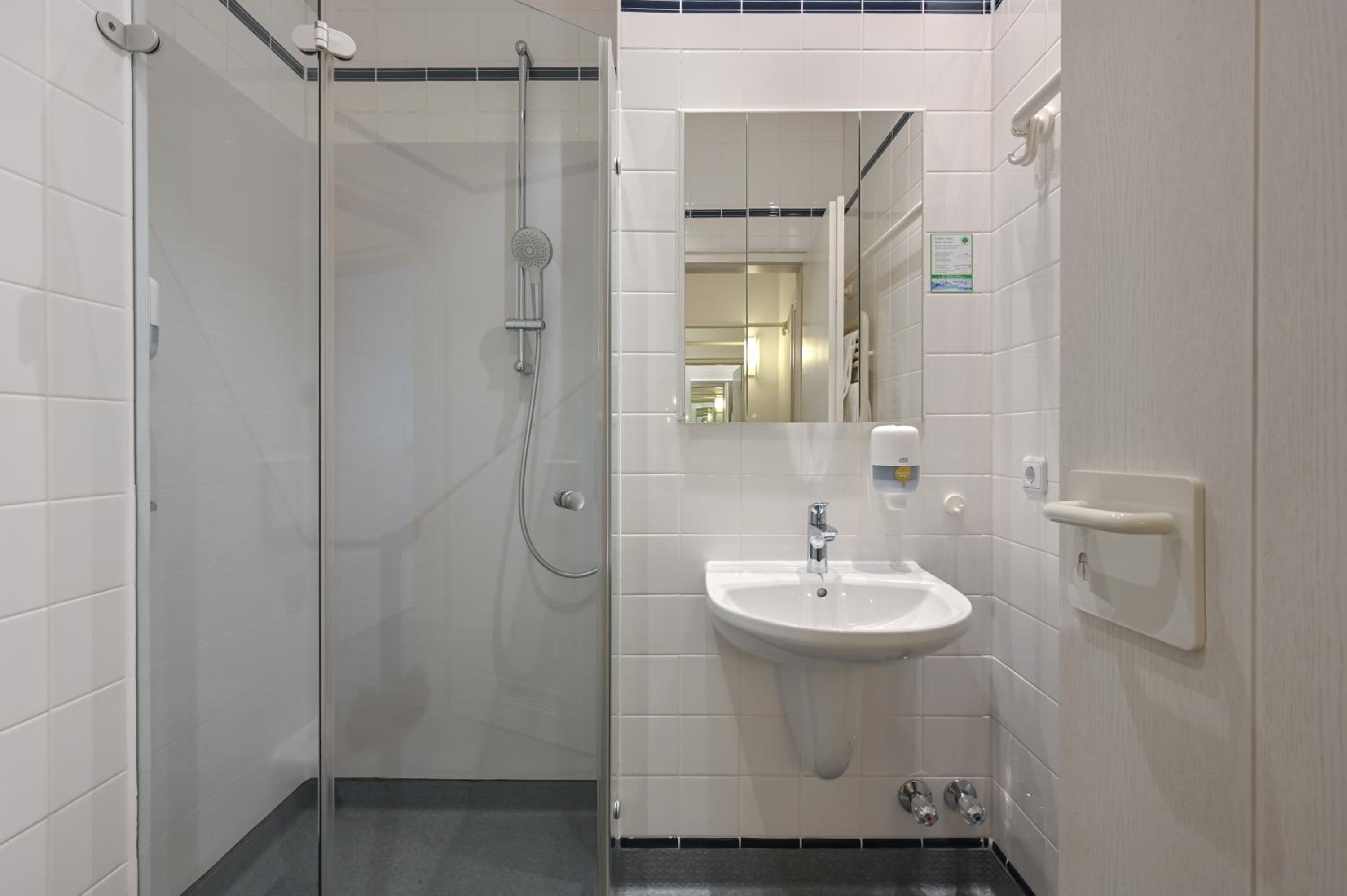 Double Room with Balcony - Photo 3