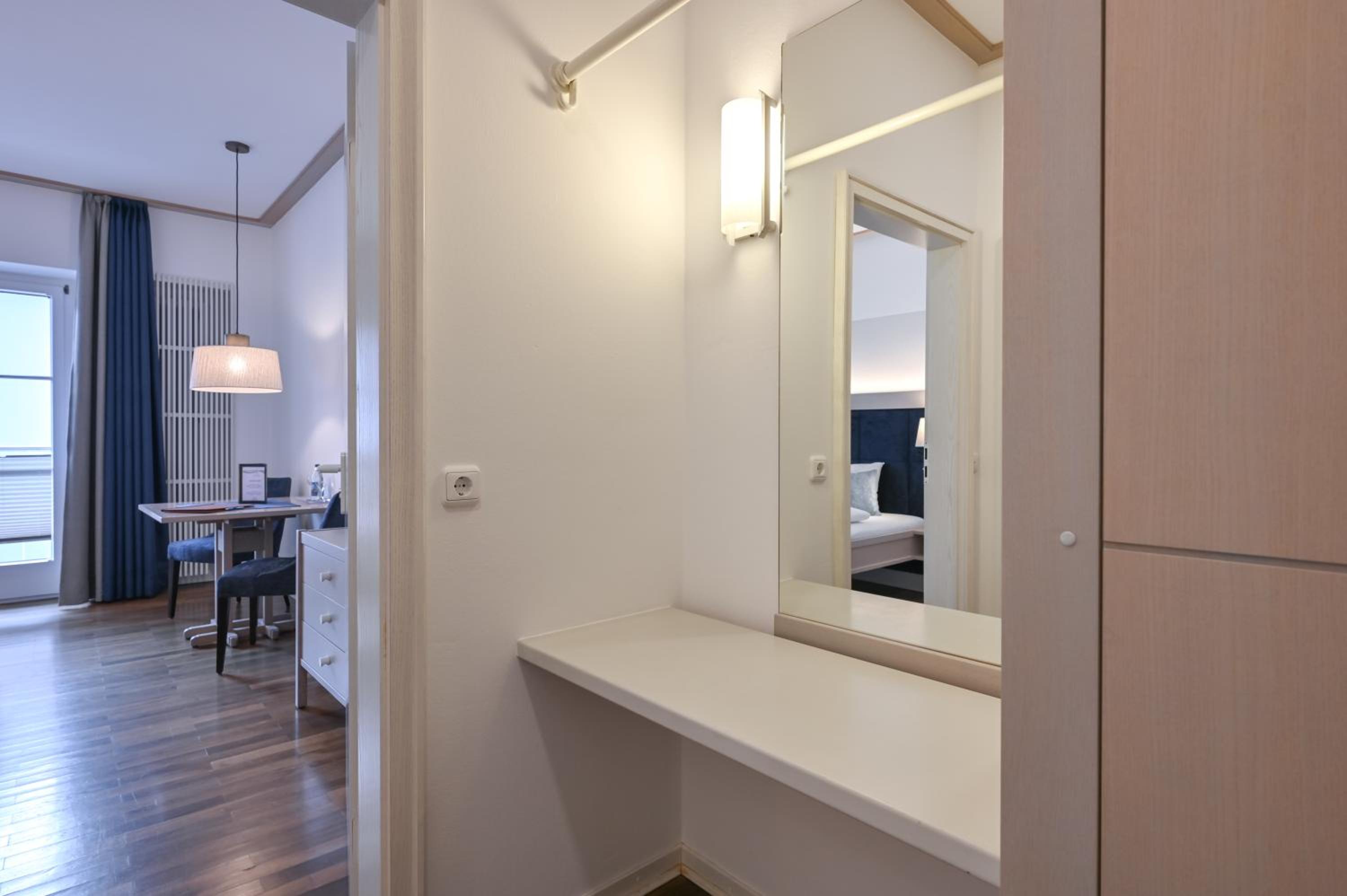 Double Room with Balcony - Photo 4