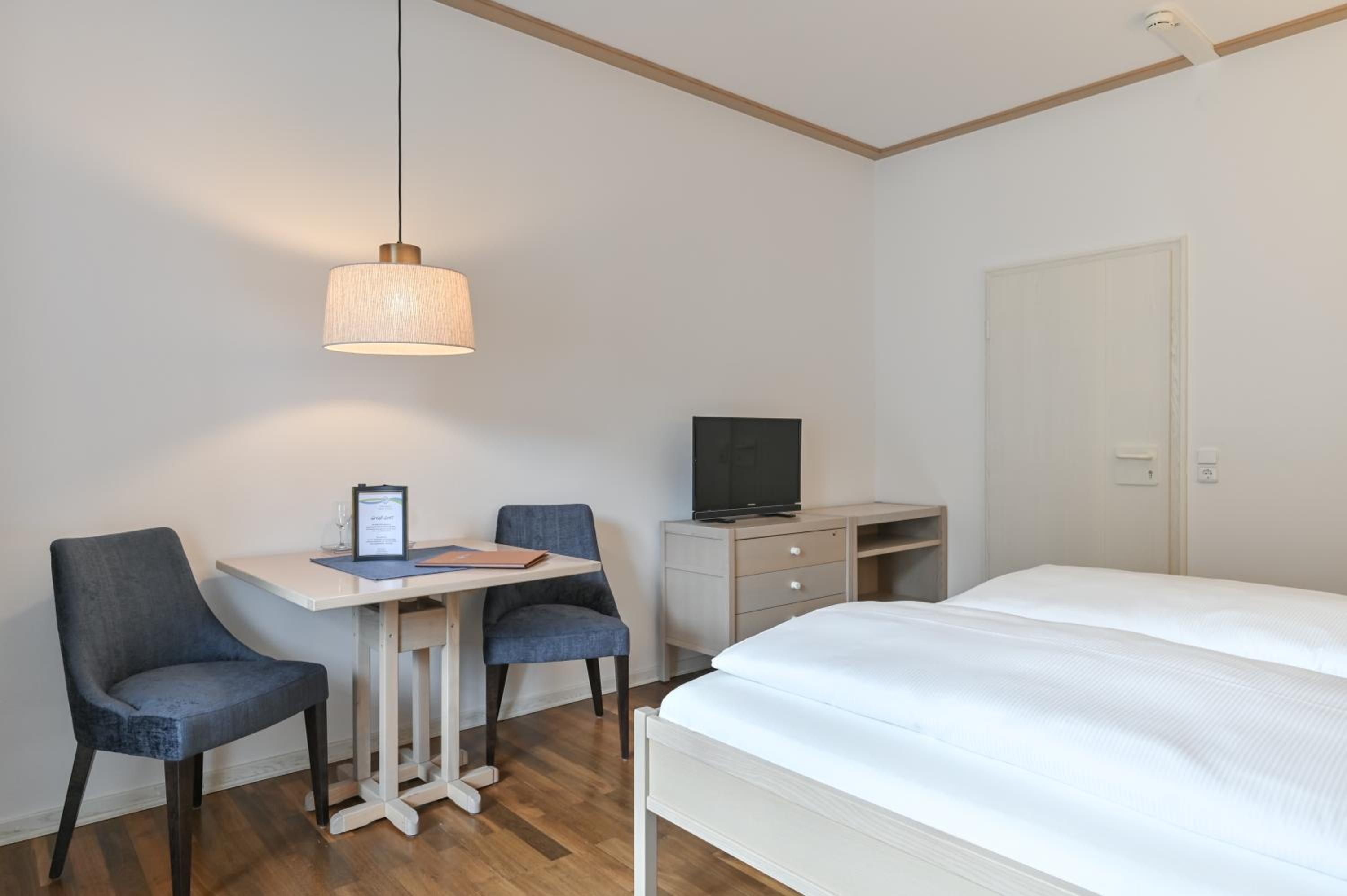 Double Room with Balcony - Photo 5