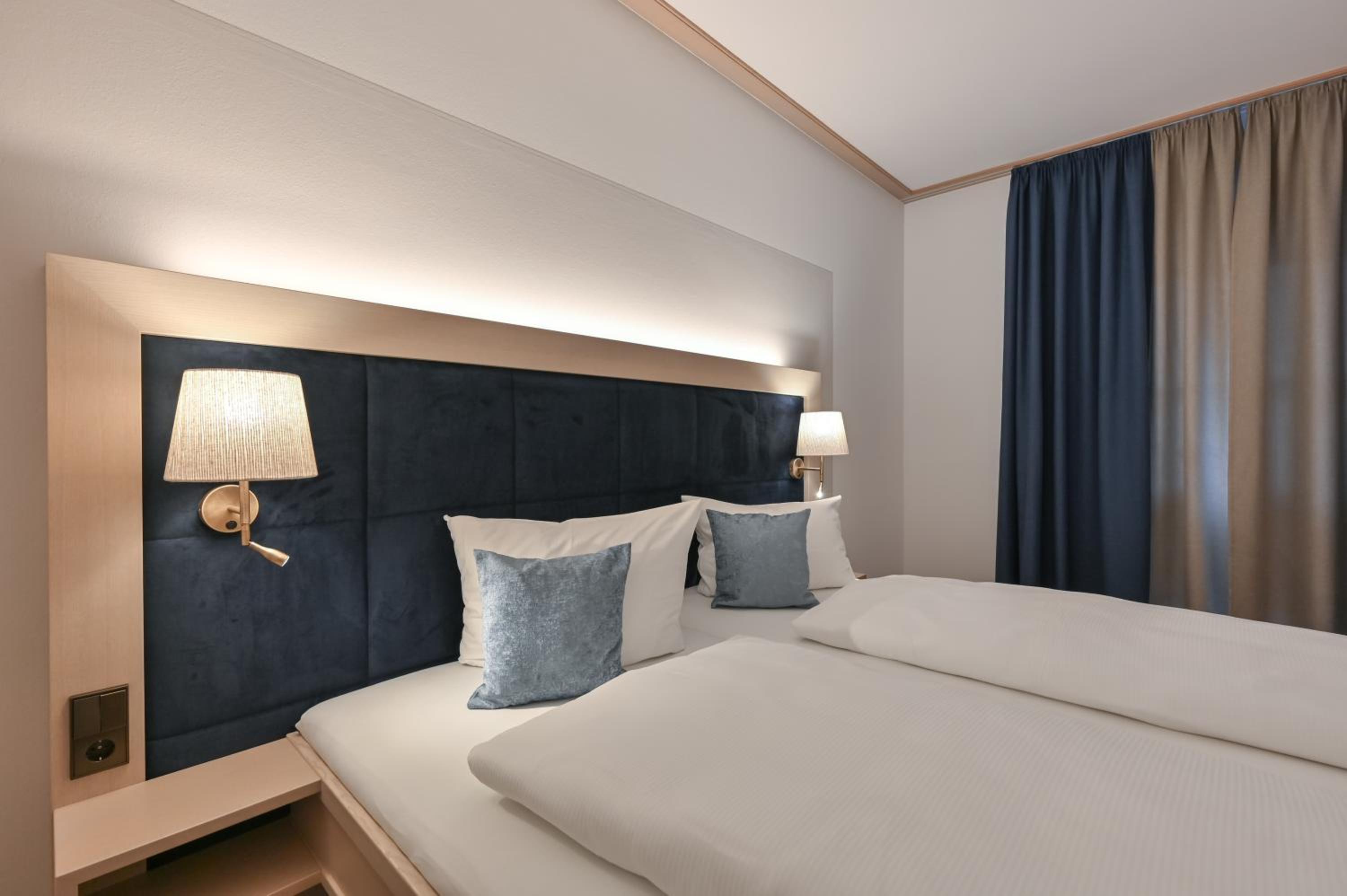 Double Room with Balcony - Photo 7
