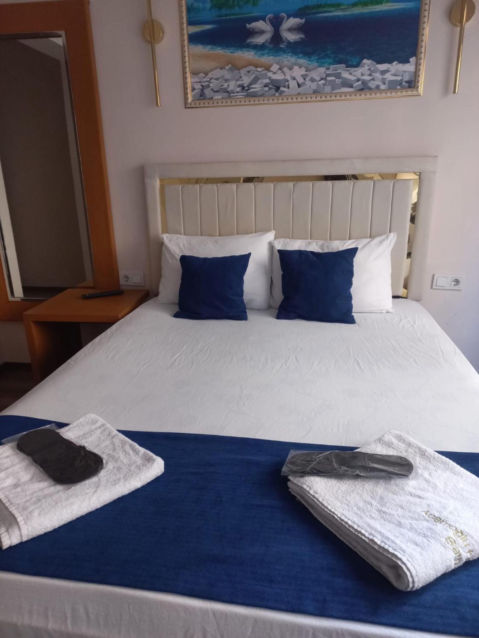 Studio Apartment photo 1