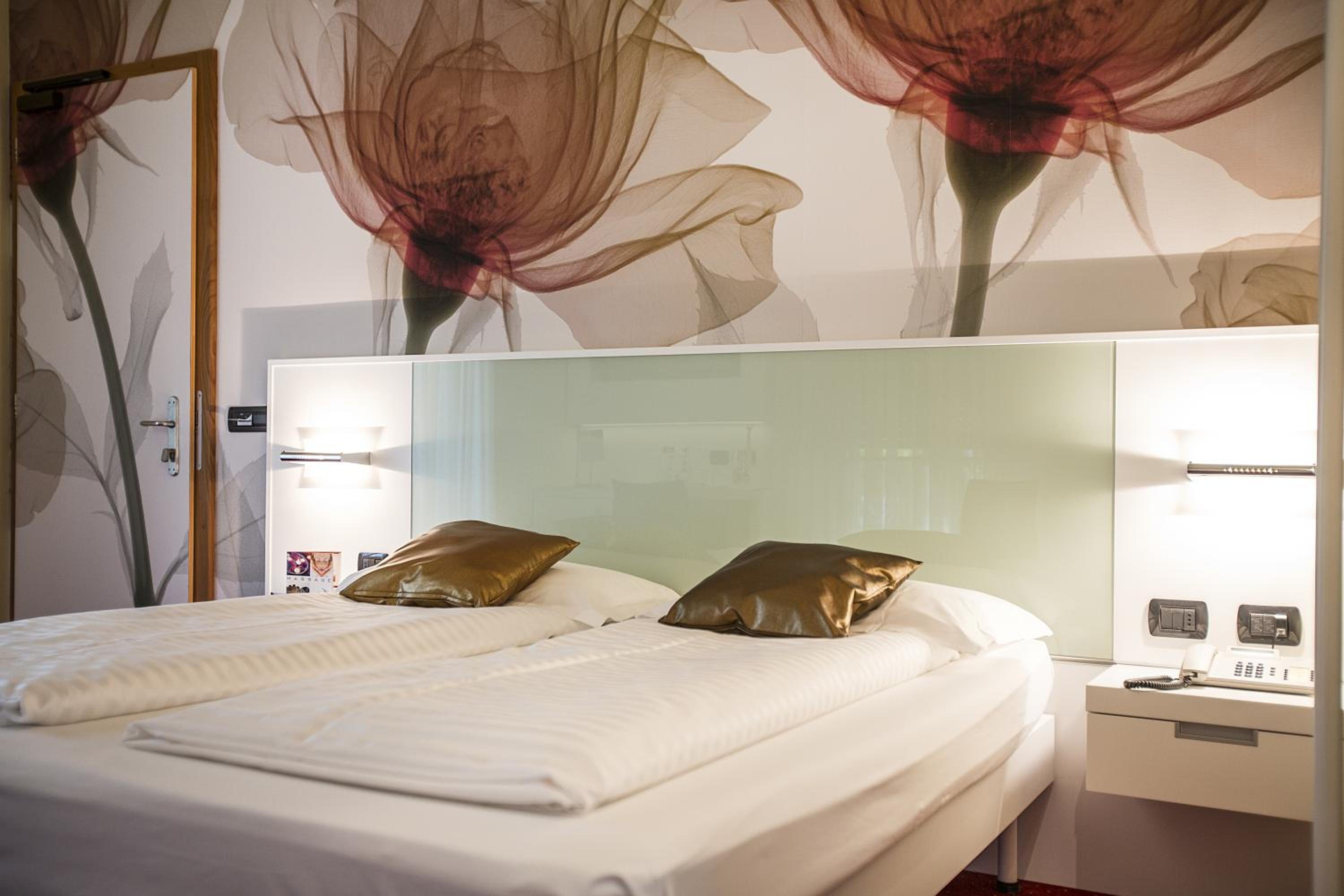 Exclusive Double Room with Partial Lake View  photo 2