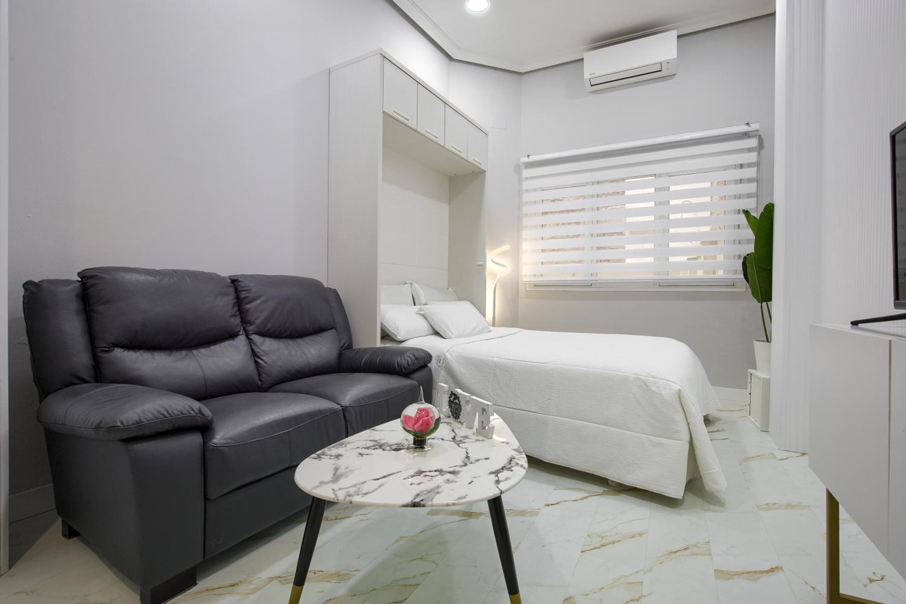 Studio Apartment photo 2
