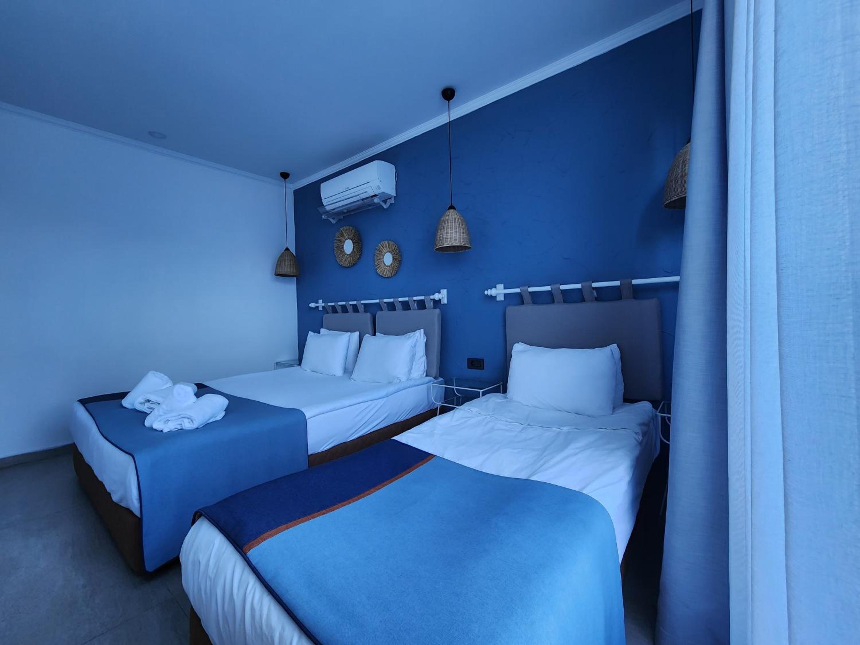 Deluxe Triple Room thumbnail 6