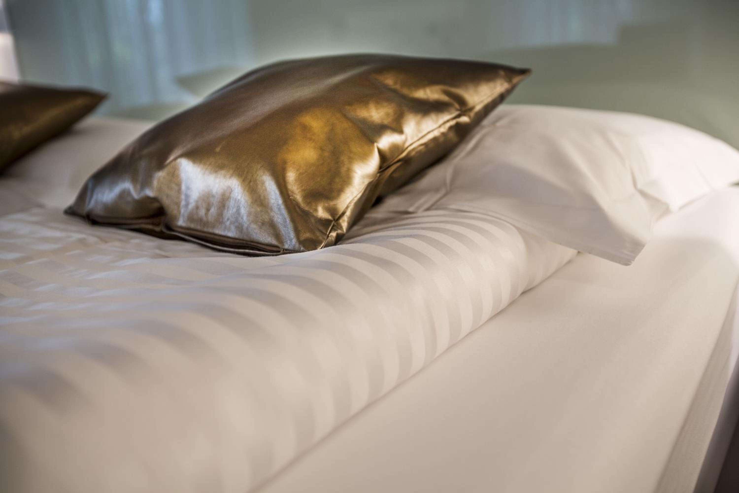 Deluxe Double Room with Lake View photo 2