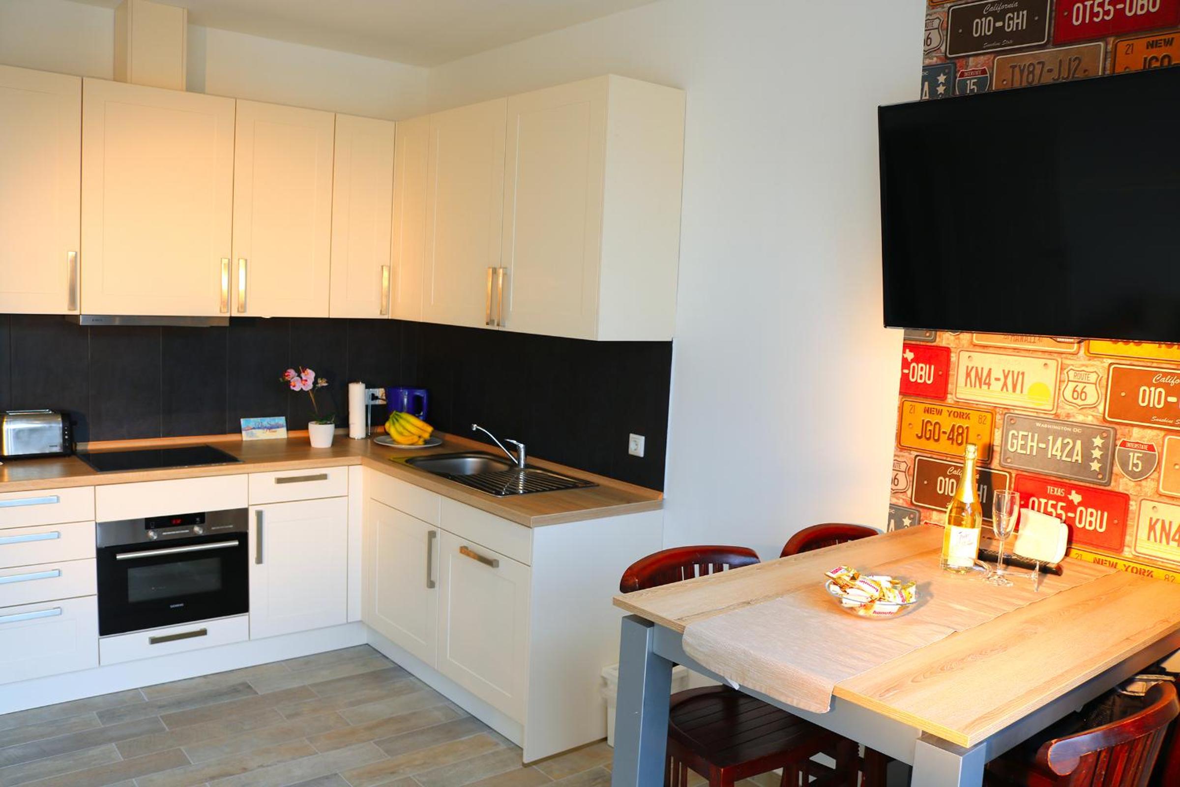 Apartment with Terrace - Photo 17