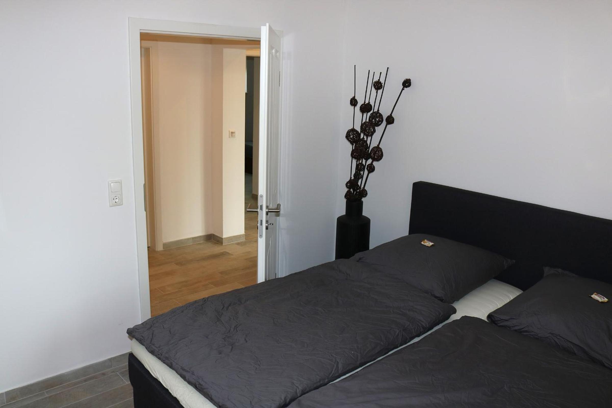 Apartment with Terrace - Photo 5
