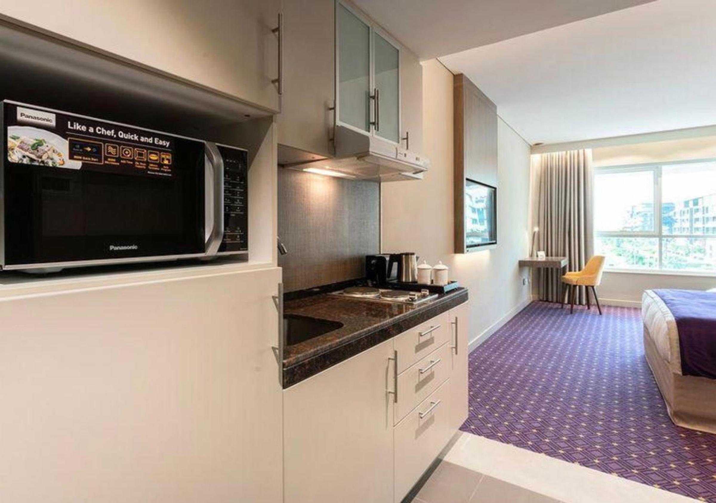 Premium King City View, Staycation Extended : Early Check-In 9AM & Late Check-Out 6PM - Photo 2