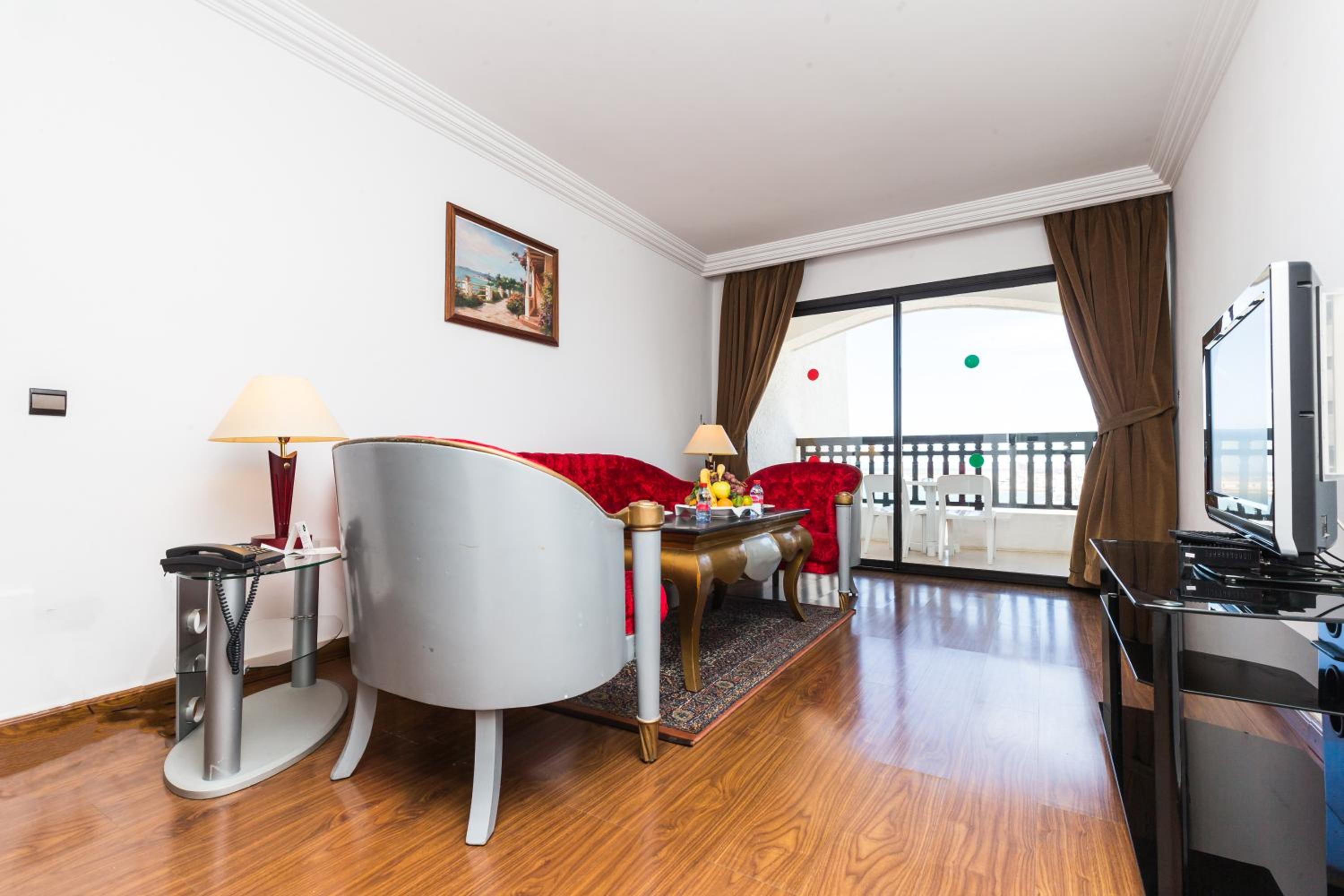 JUNIOR SUITE