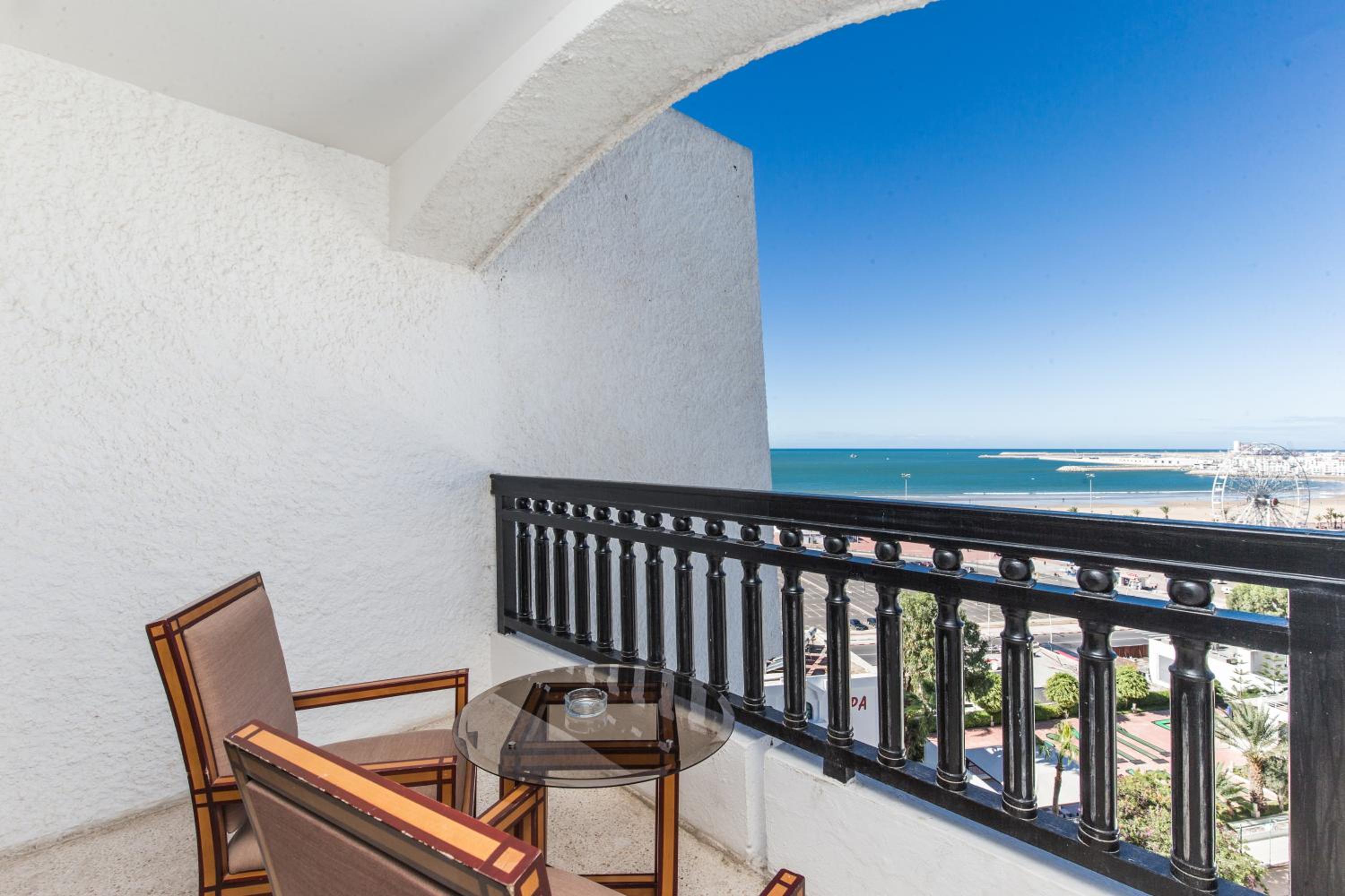  Executive Sea View  - Photo 4