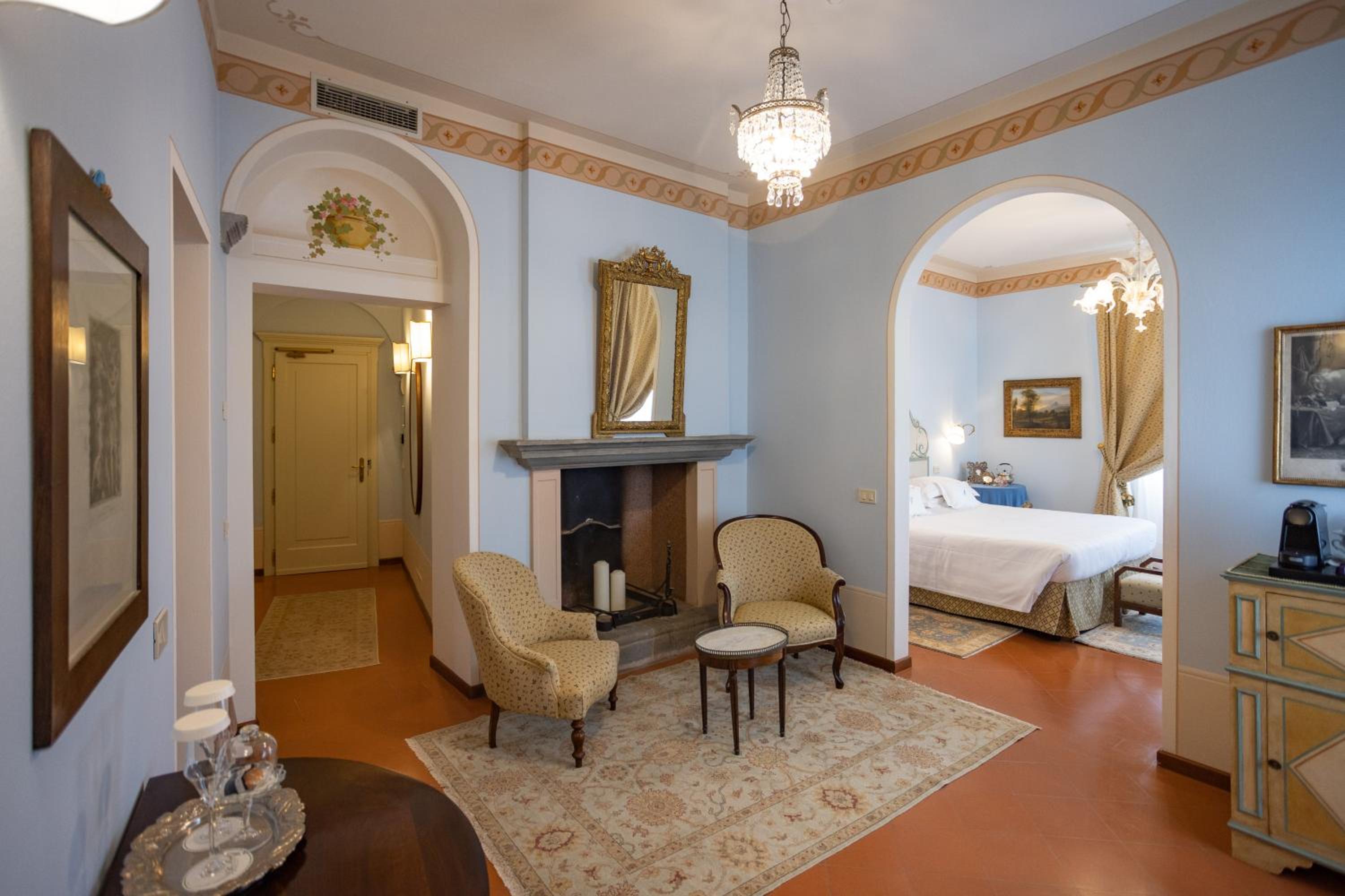 King Suite with Panoramic View - Photo 4