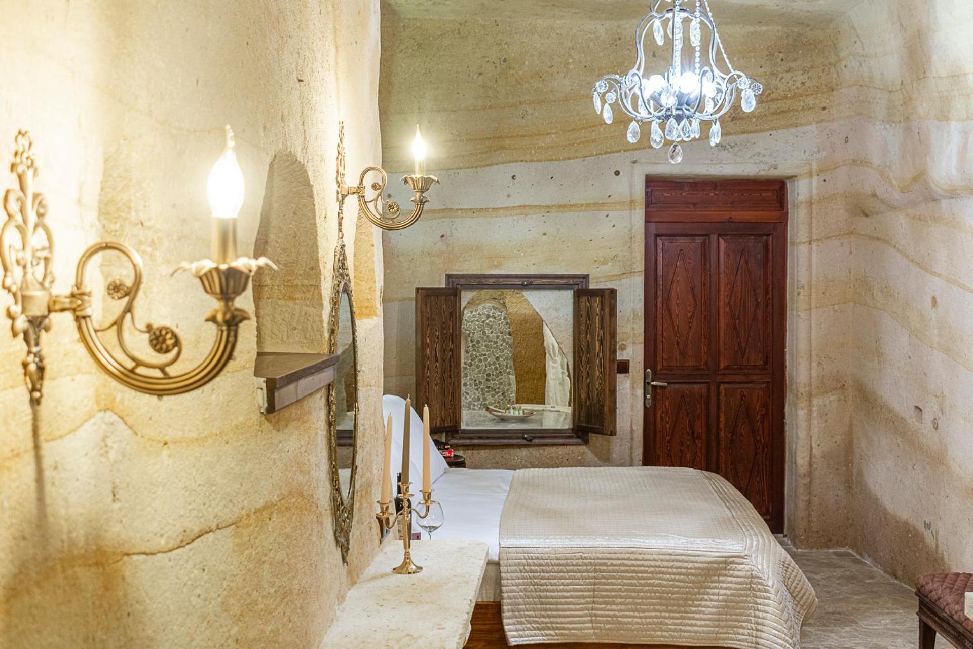 Superior Suite - Photo 38
