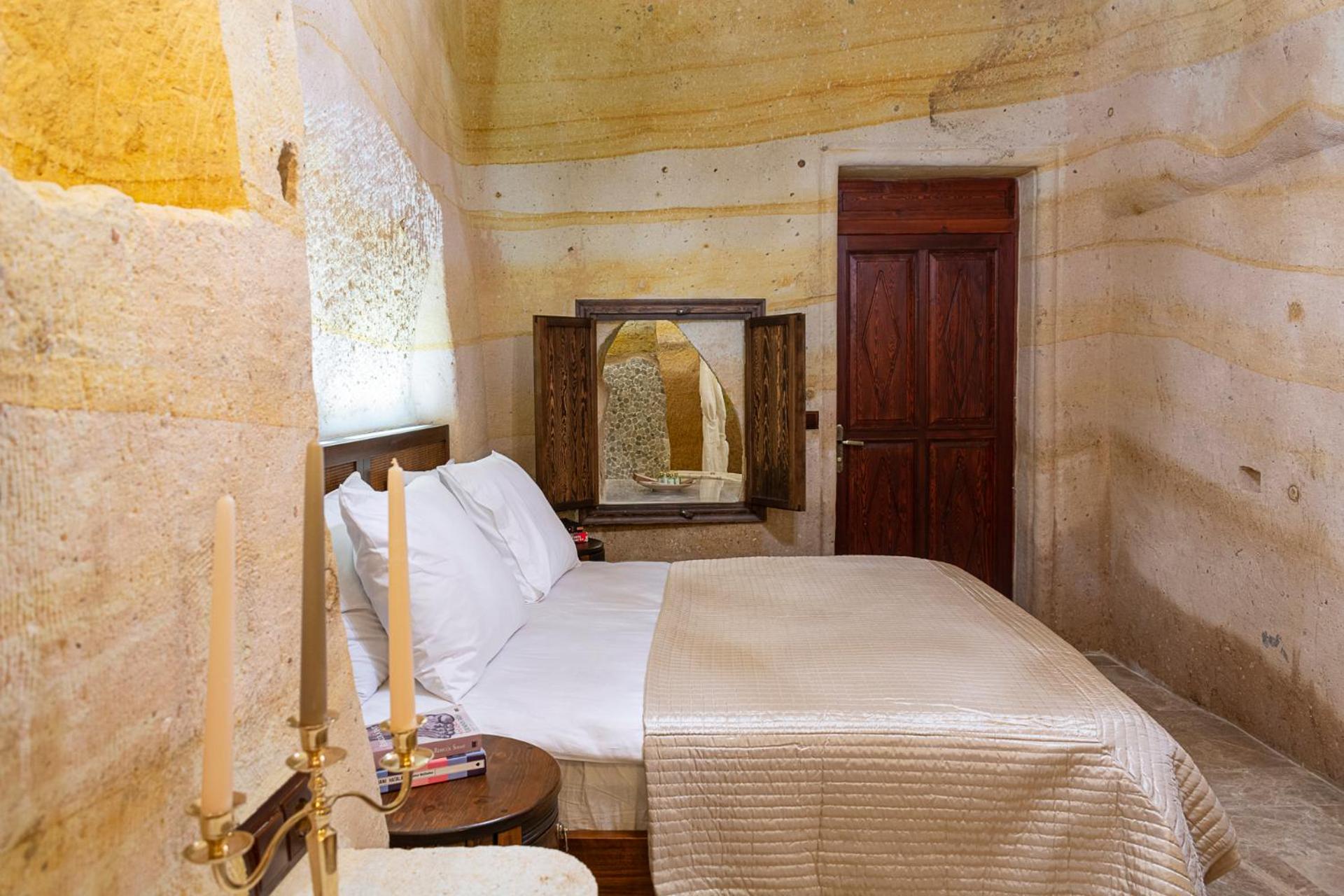 Superior Suite - Photo 37