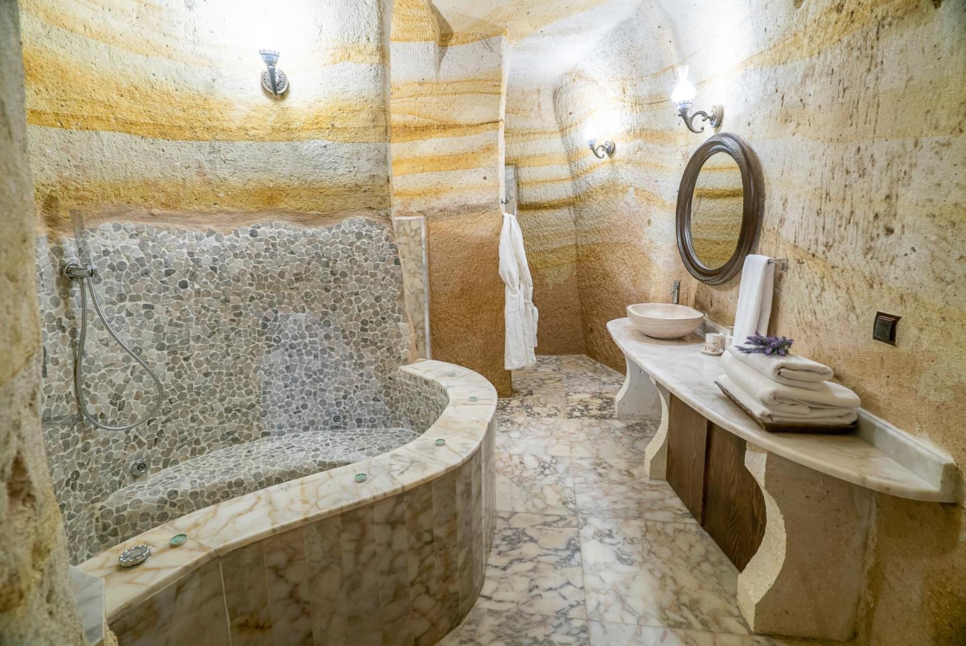 Superior Suite - Photo 33