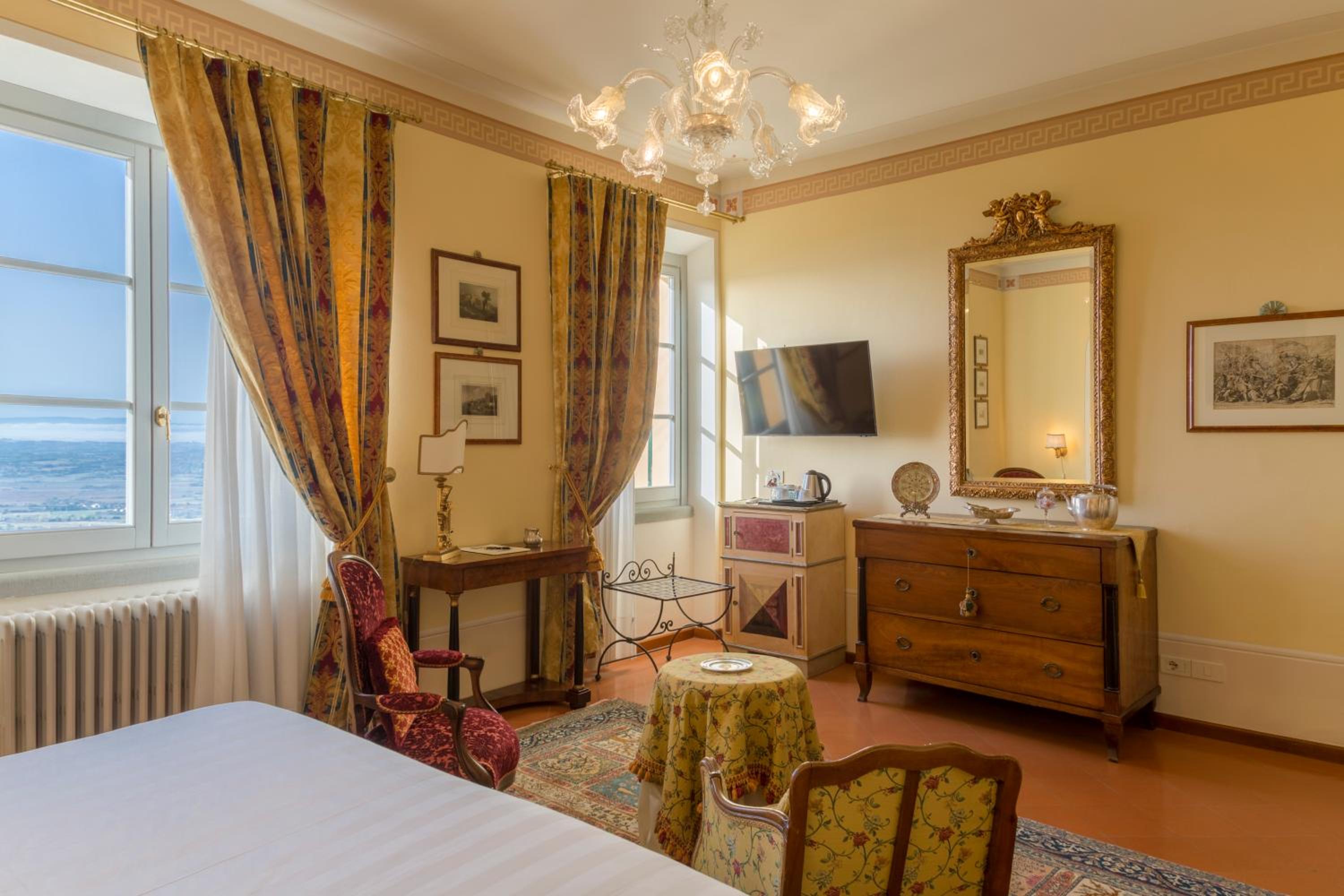 Deluxe King Room with Whirlpool - Photo 19