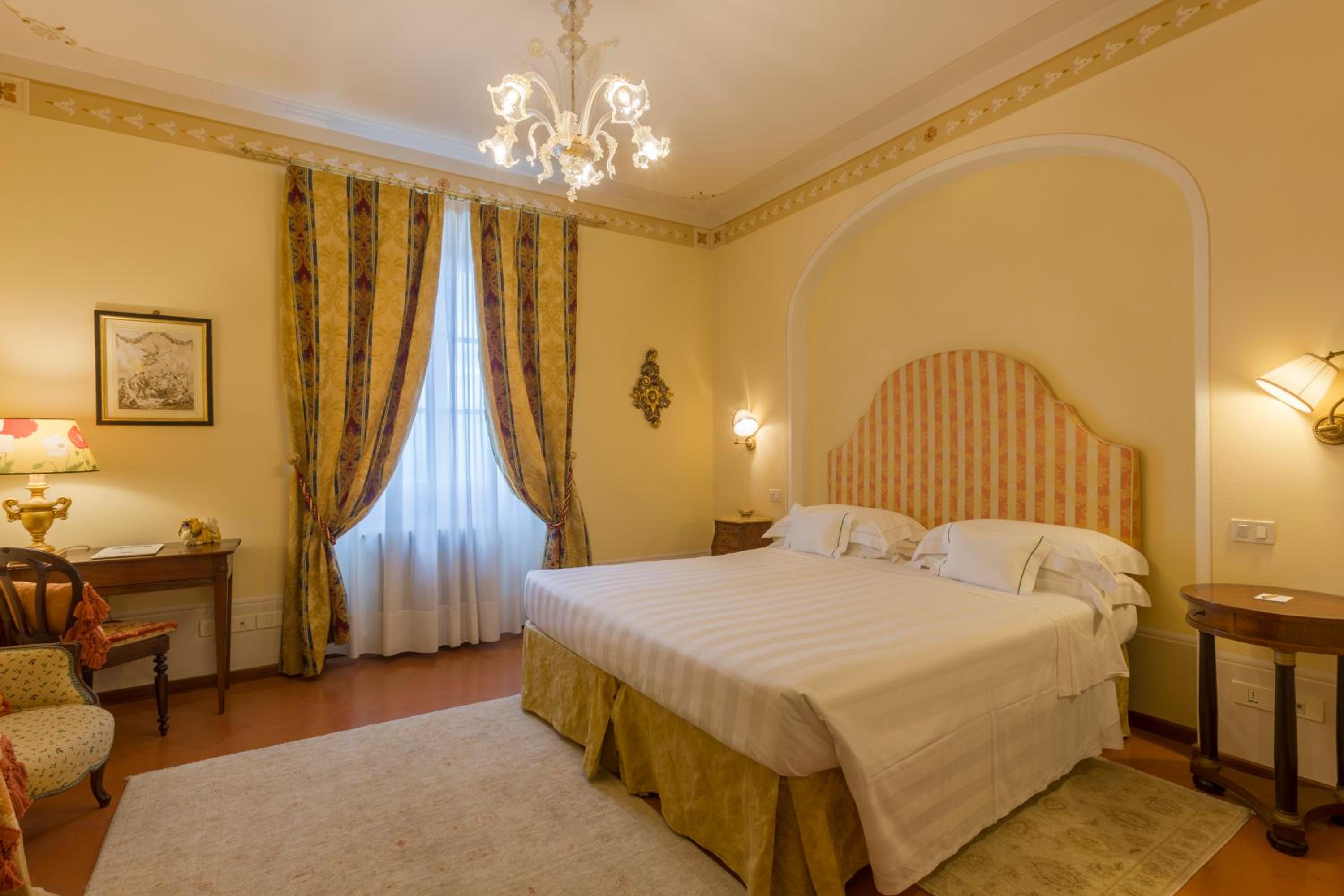 Superior King Room - Photo 14