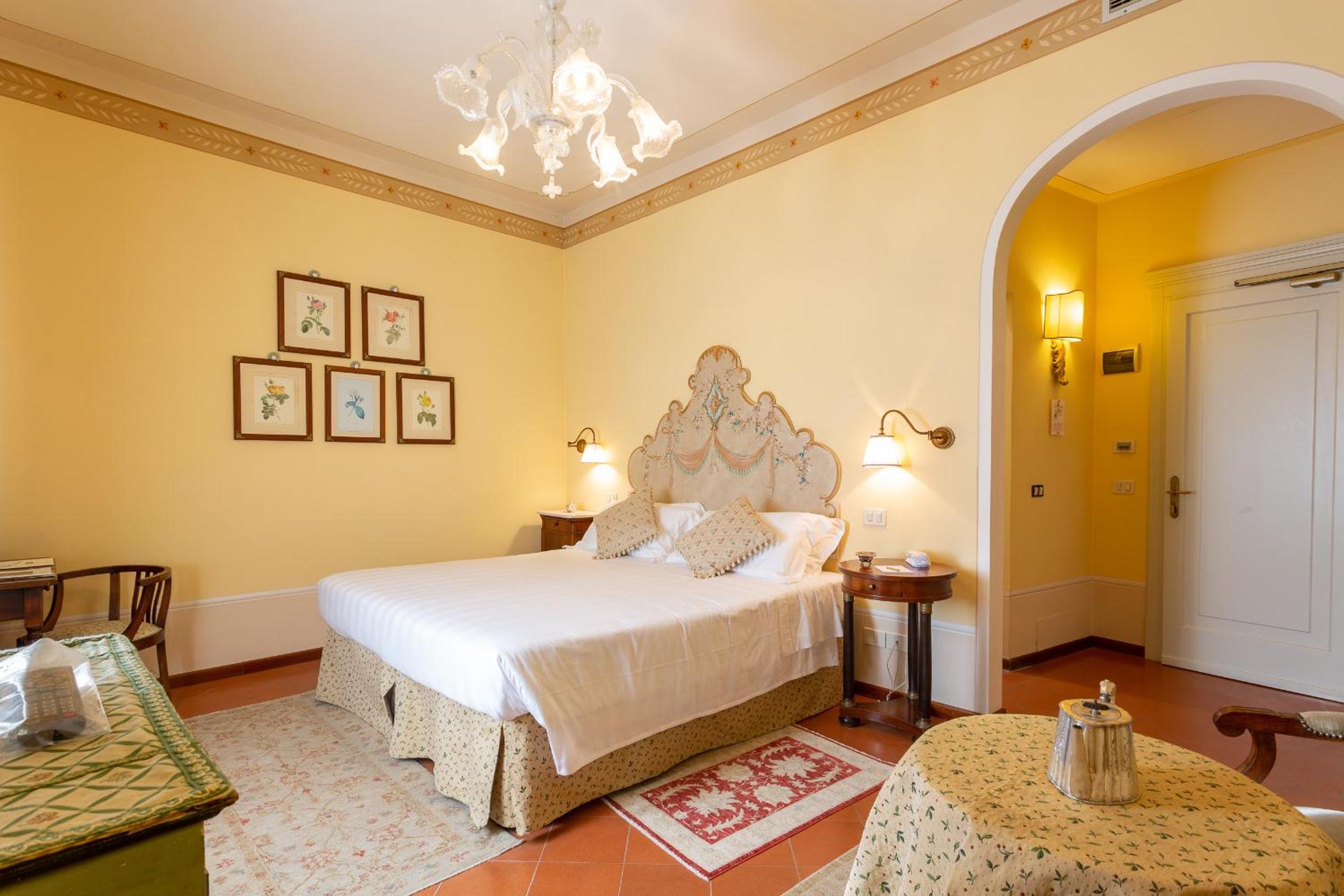 Superior King Room - Photo 3