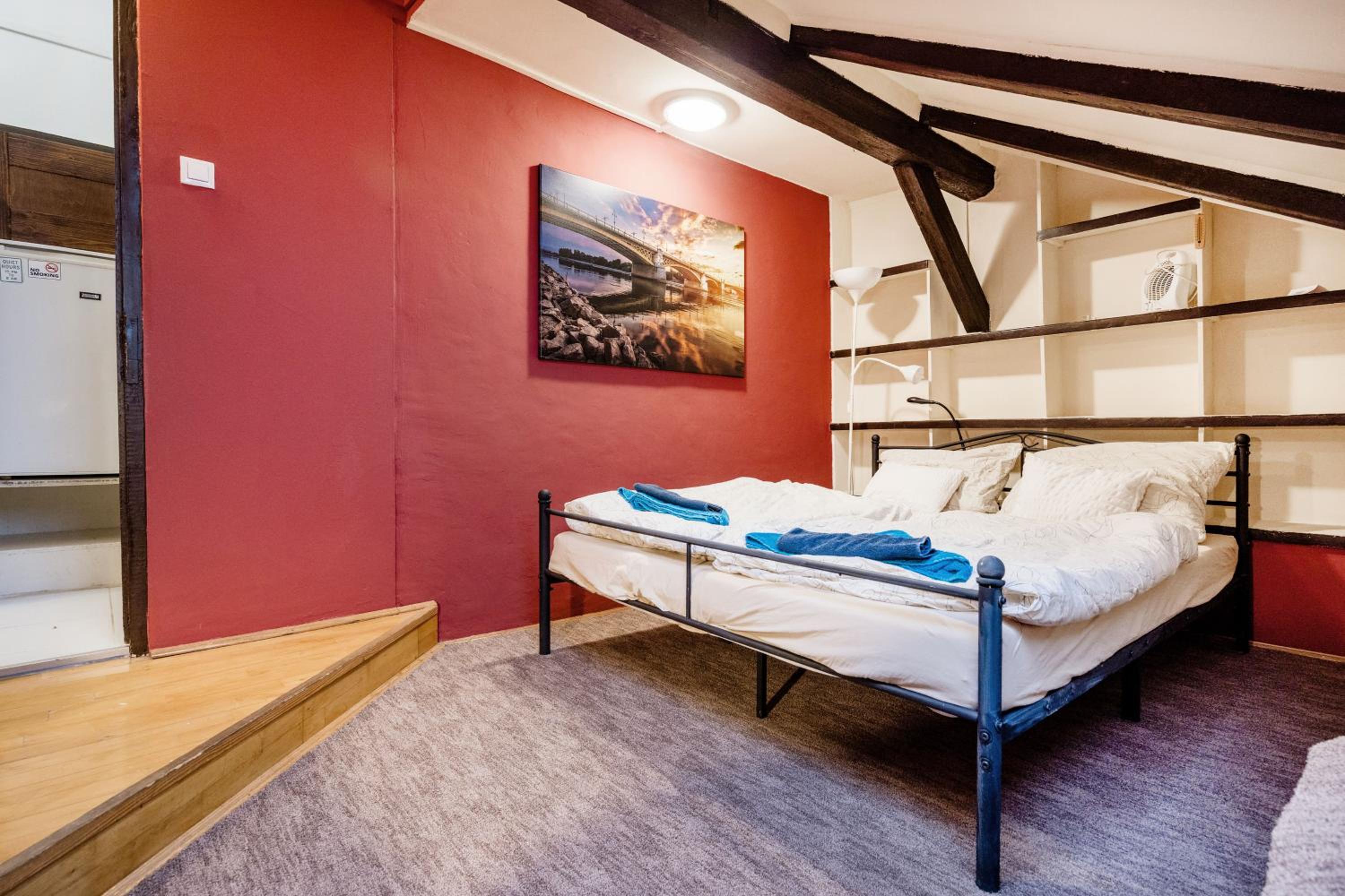 One-Bedroom Apartment - Photo 12