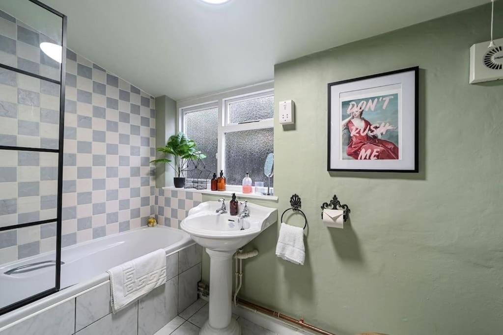 Two-Bedroom House photo 2