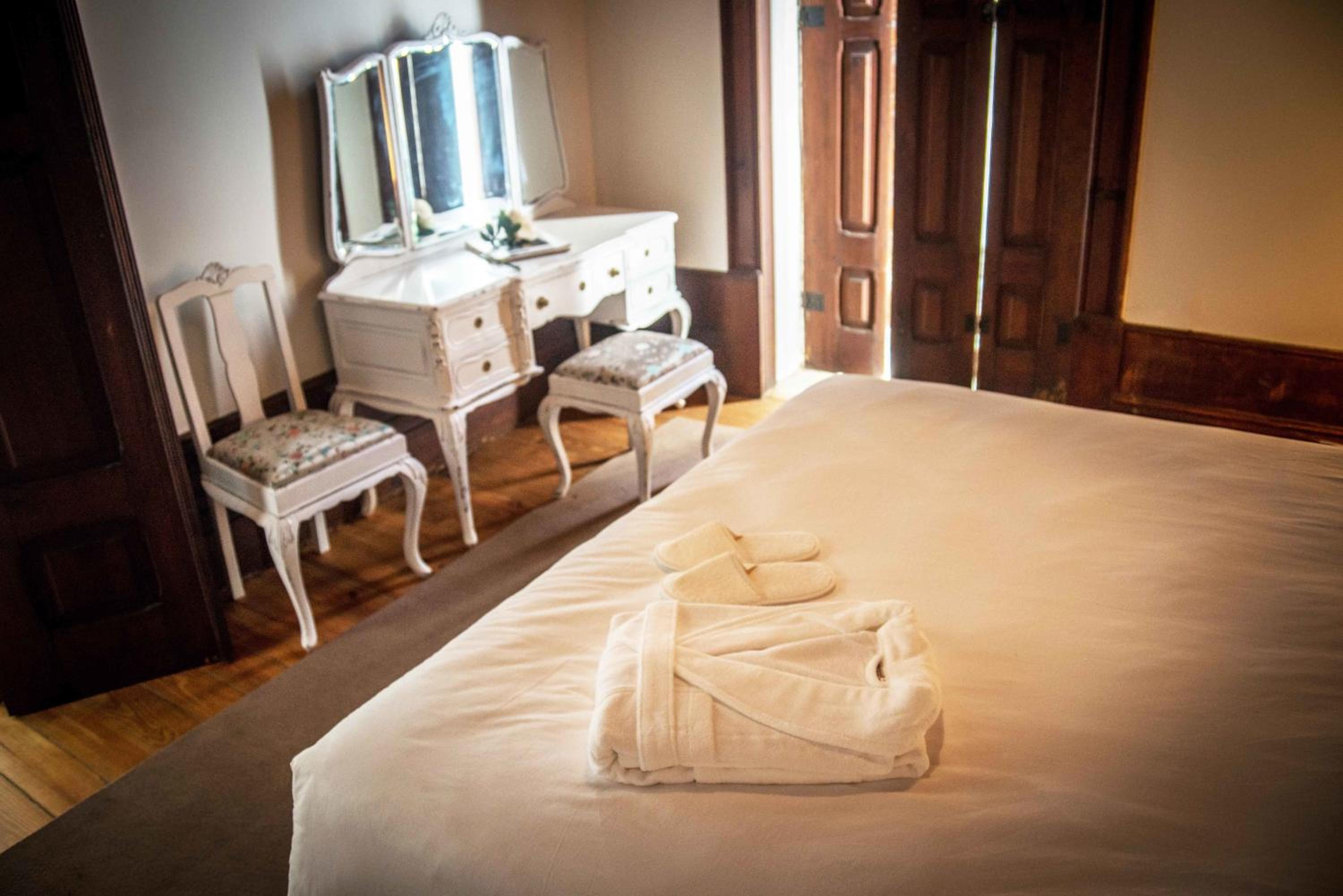 Double or Twin Room - Photo 8