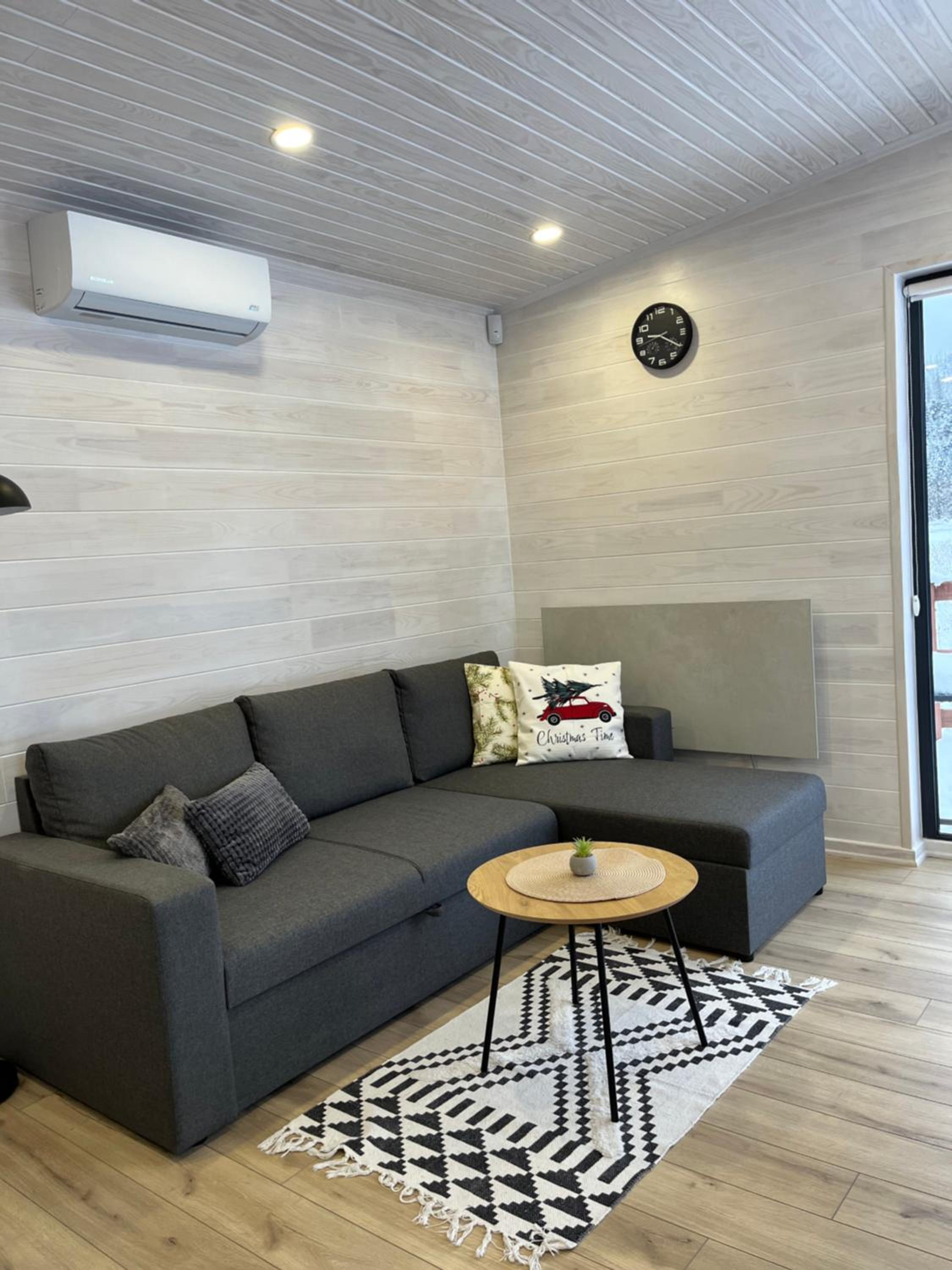 One-Bedroom House photo 1