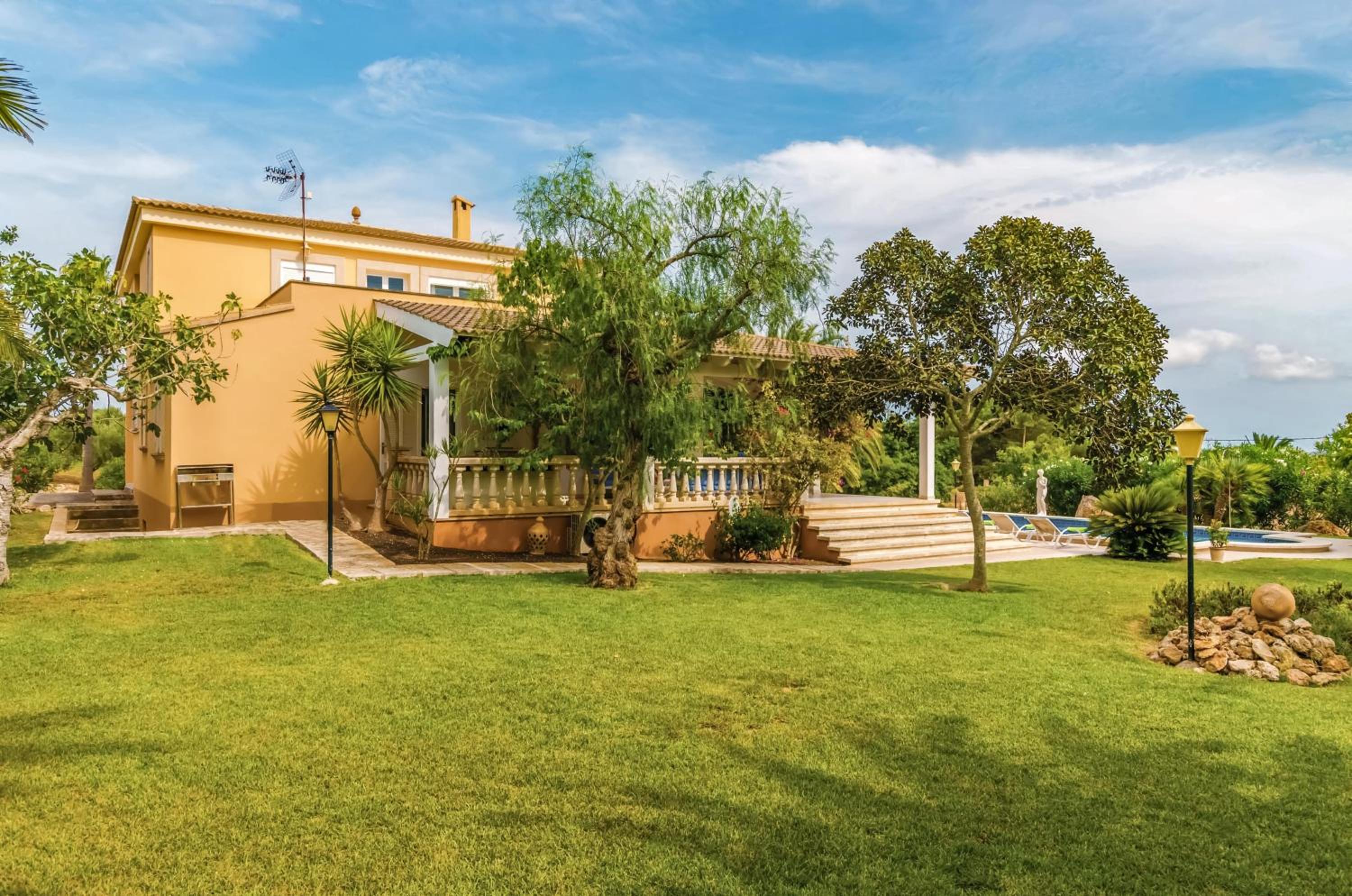 Five-Bedroom Villa photo 2