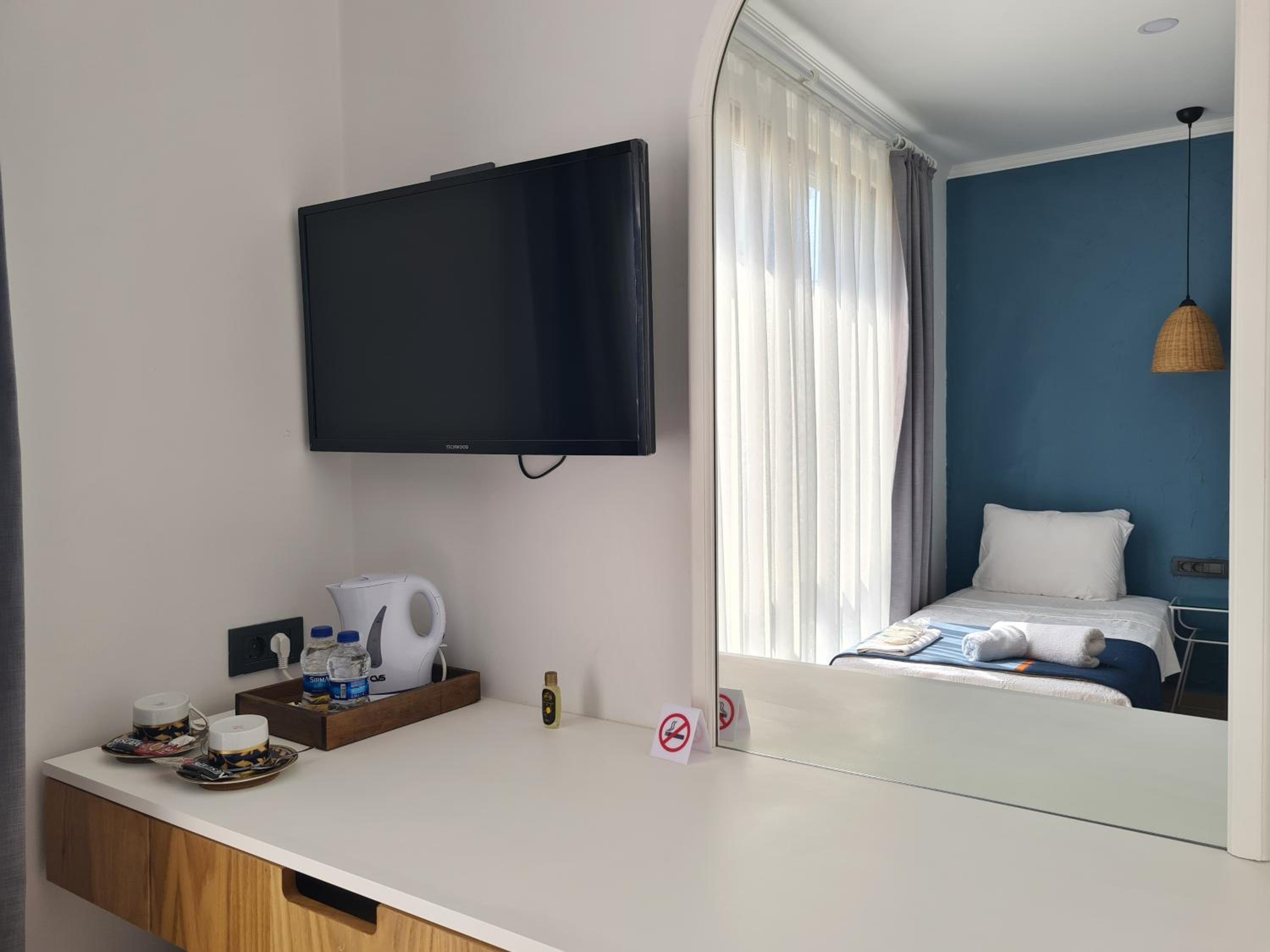 Standard Double Room thumbnail 5