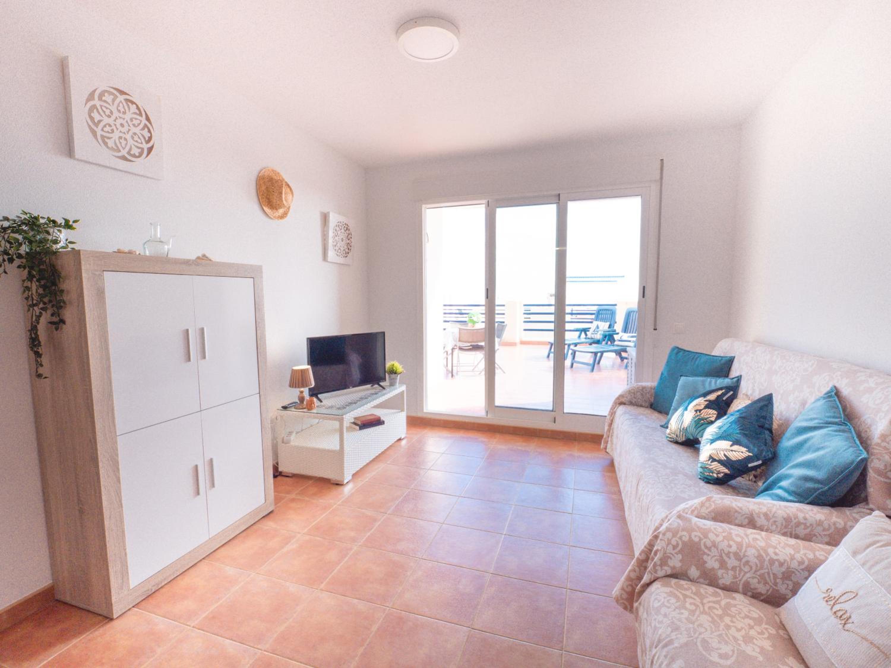 Apartamento de dos habitaciones con terraza y vista al mar