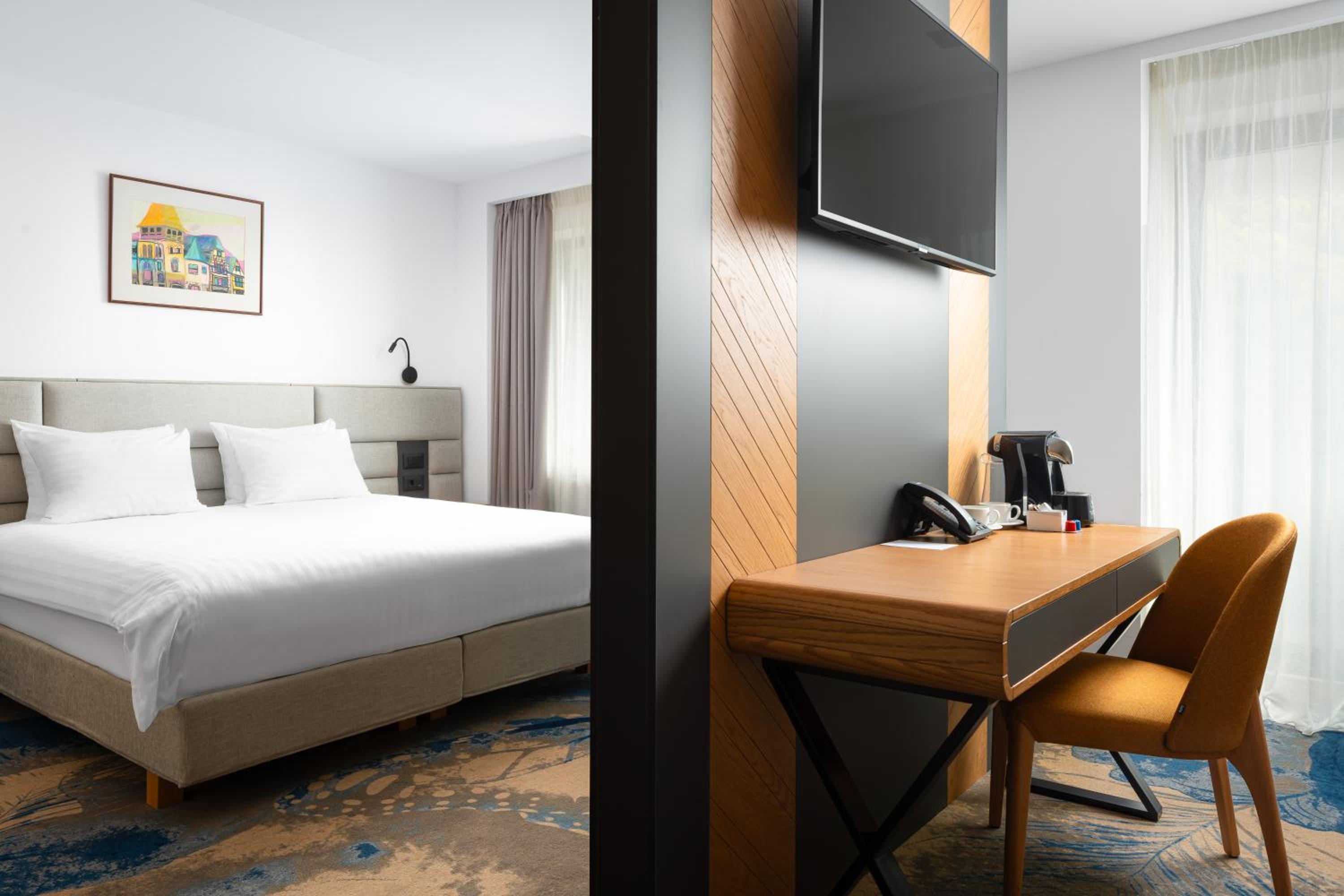 Princess Suite with City View and free swimming pool access