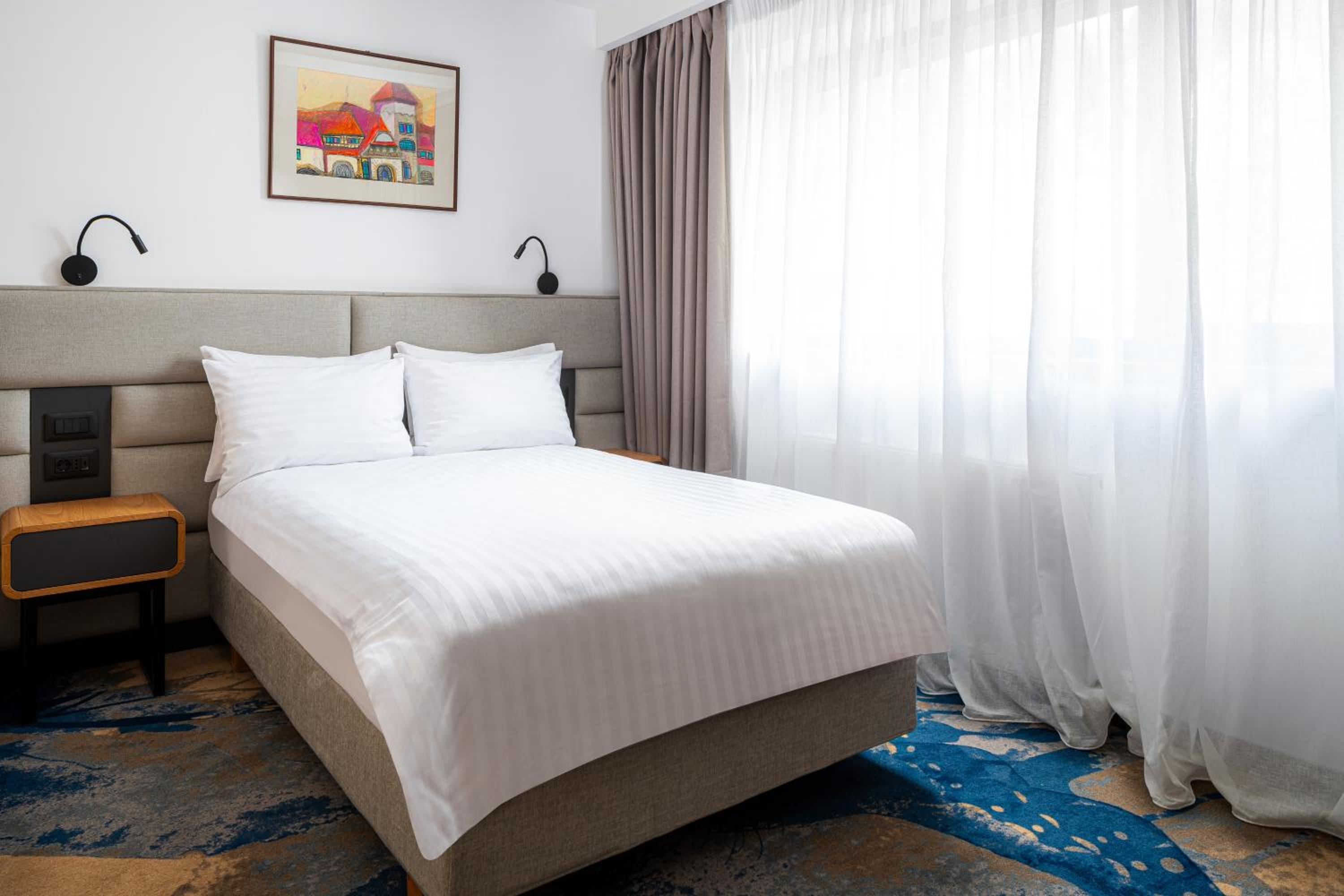 Single Room and free swimming pool access