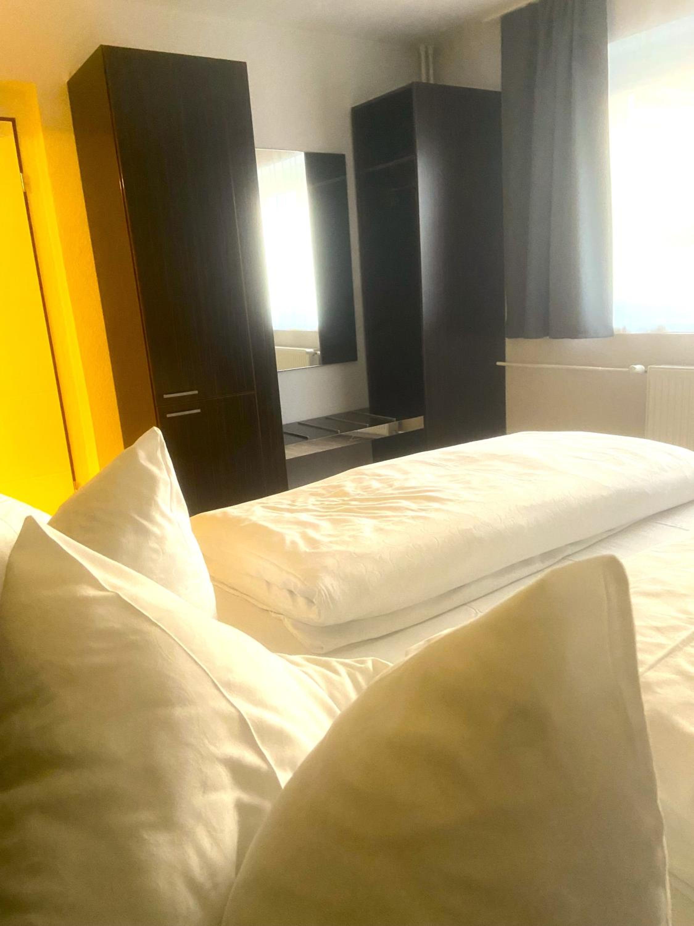 Double Room with Private Bathroom - Photo 1