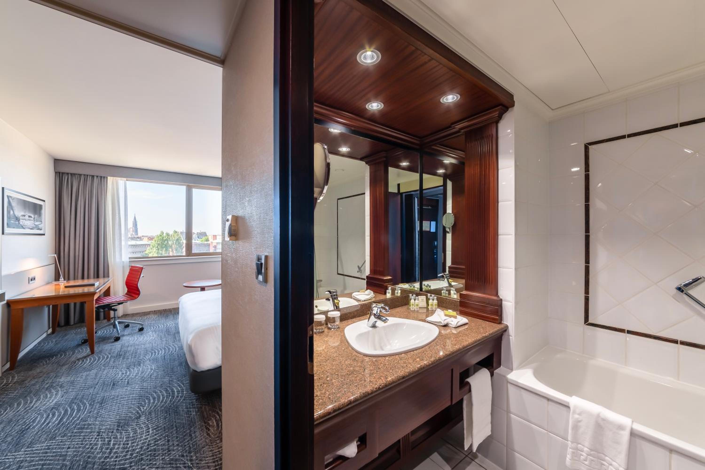 Deluxe Twin Room photo 2
