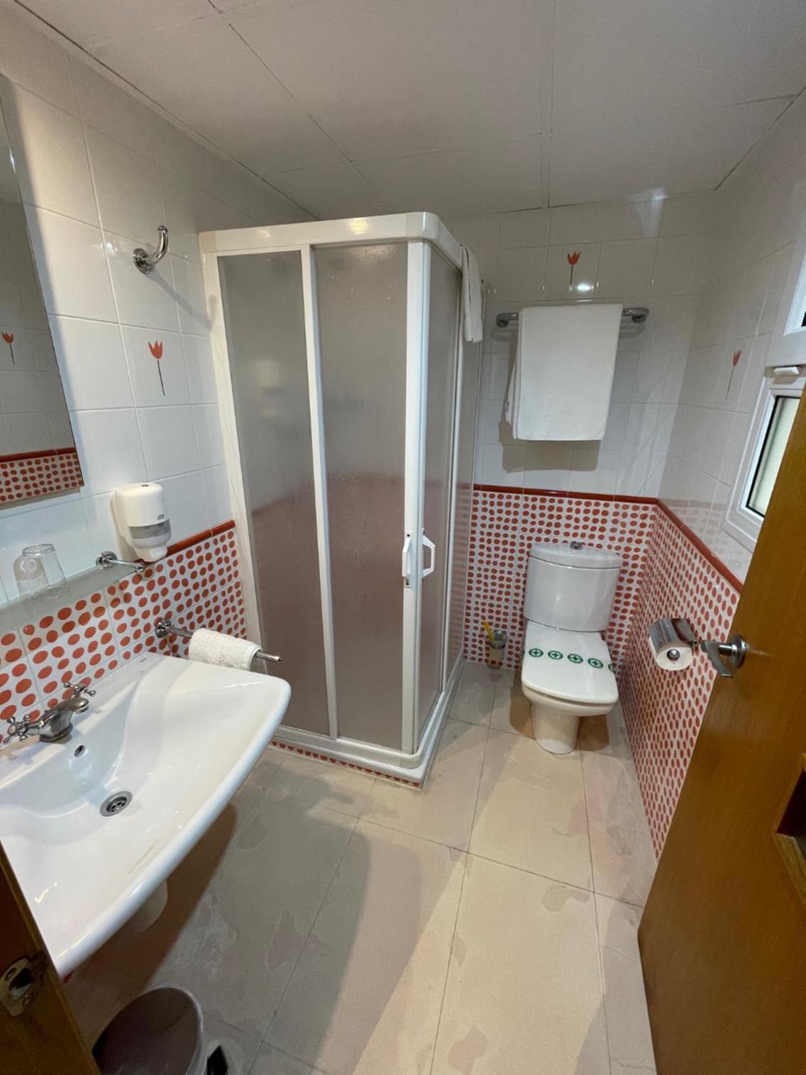 Economy Double or Twin Room photo 2