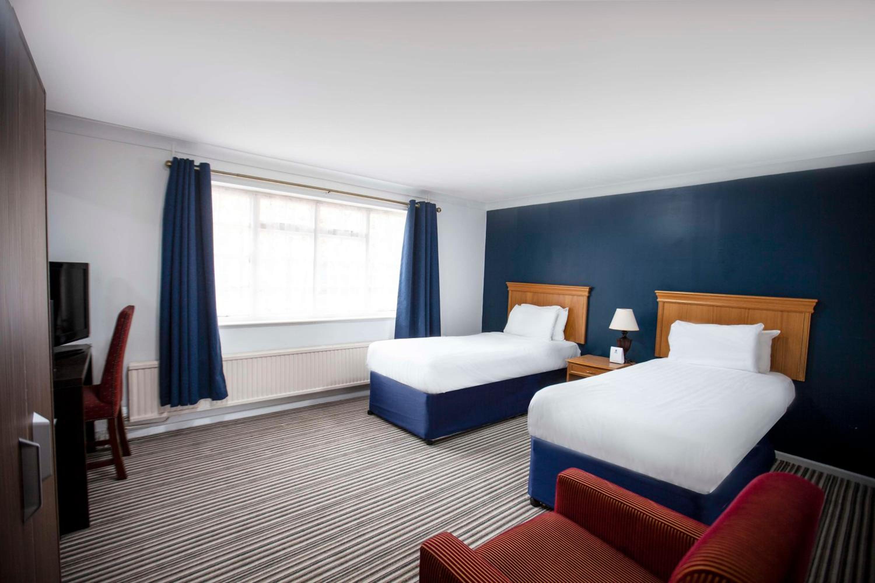 Standard Double Room With Two Single Beds - Non-Smoking