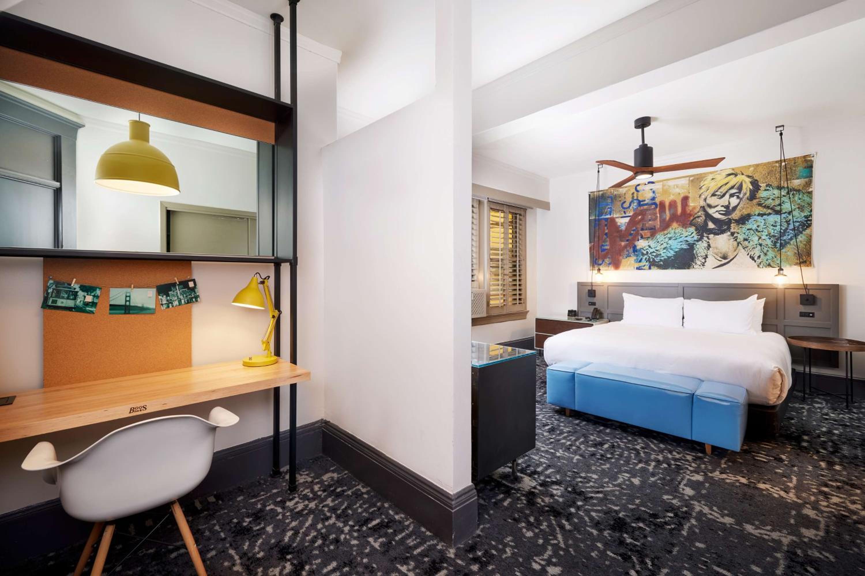 Deluxe King Room - Photo 5