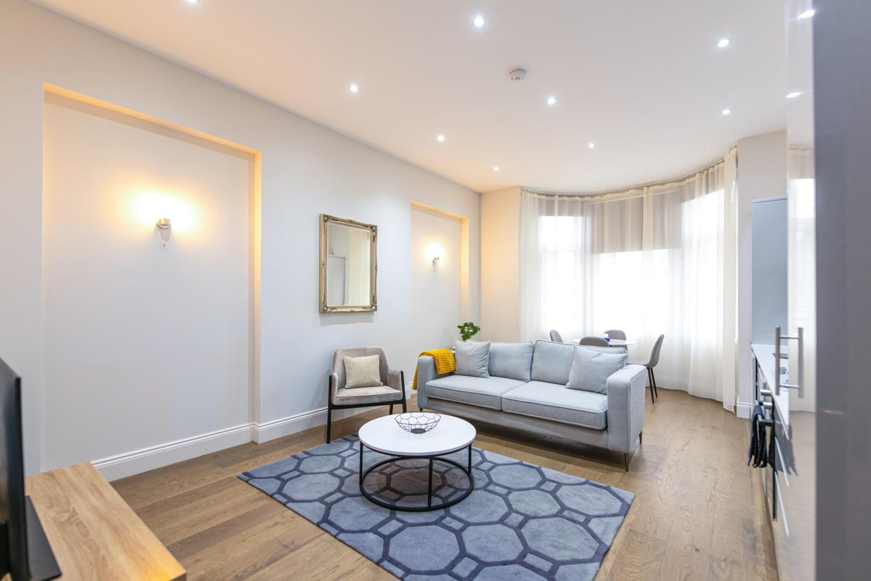 Apartment - Ground Floor photo 2