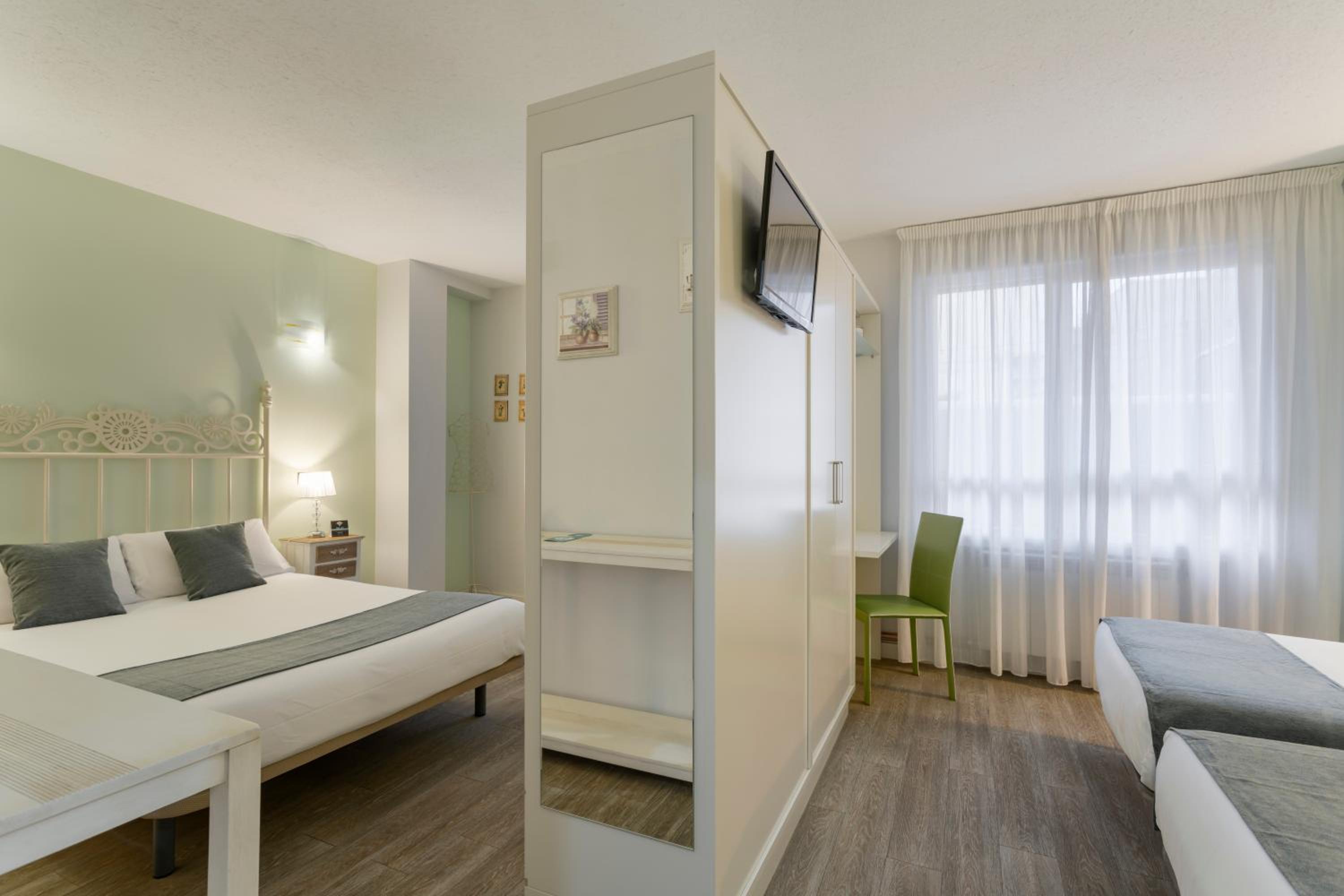 Habitación triple con baño