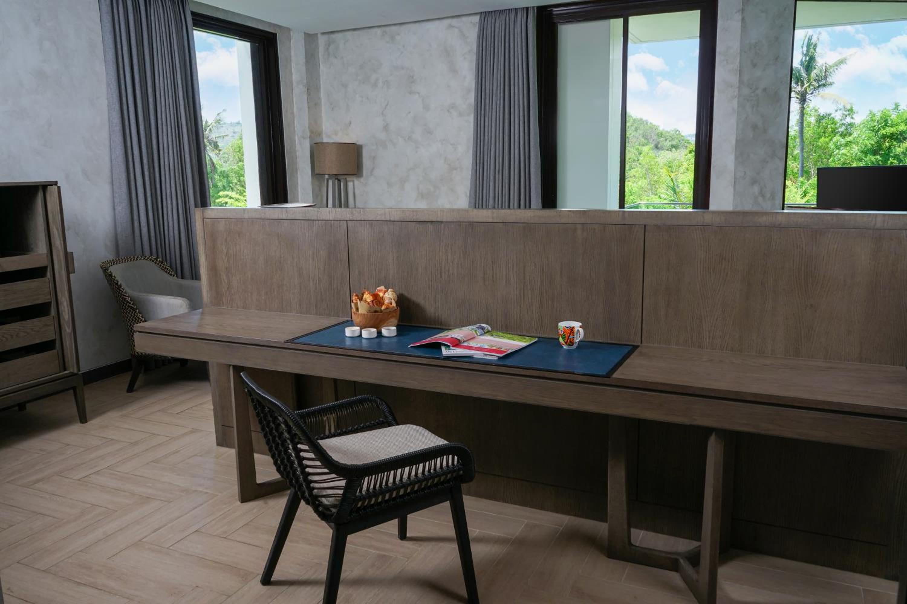 Executive King Room with Balcony - Photo 4