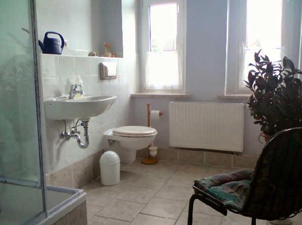 Two-Bedroom Apartment with Shower  photo 2