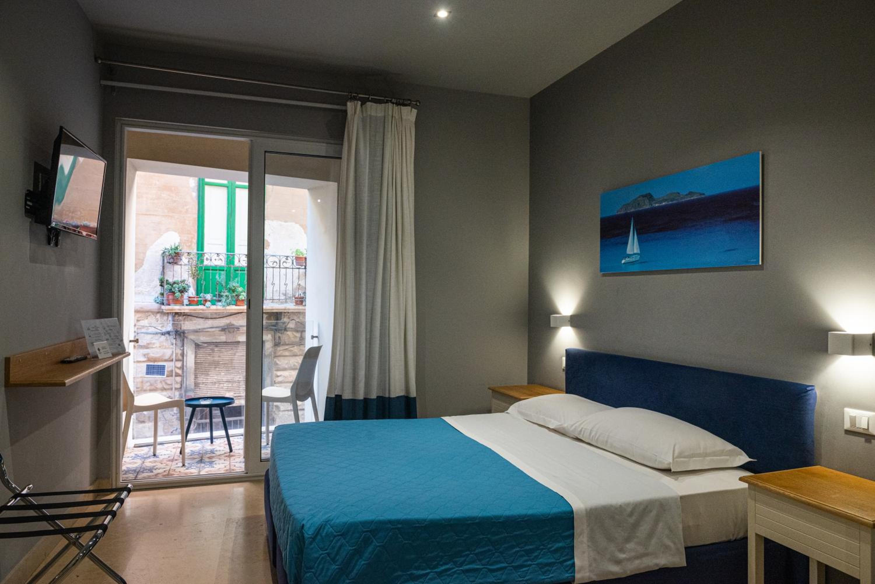 Junior Suite with Balcony photo 3
