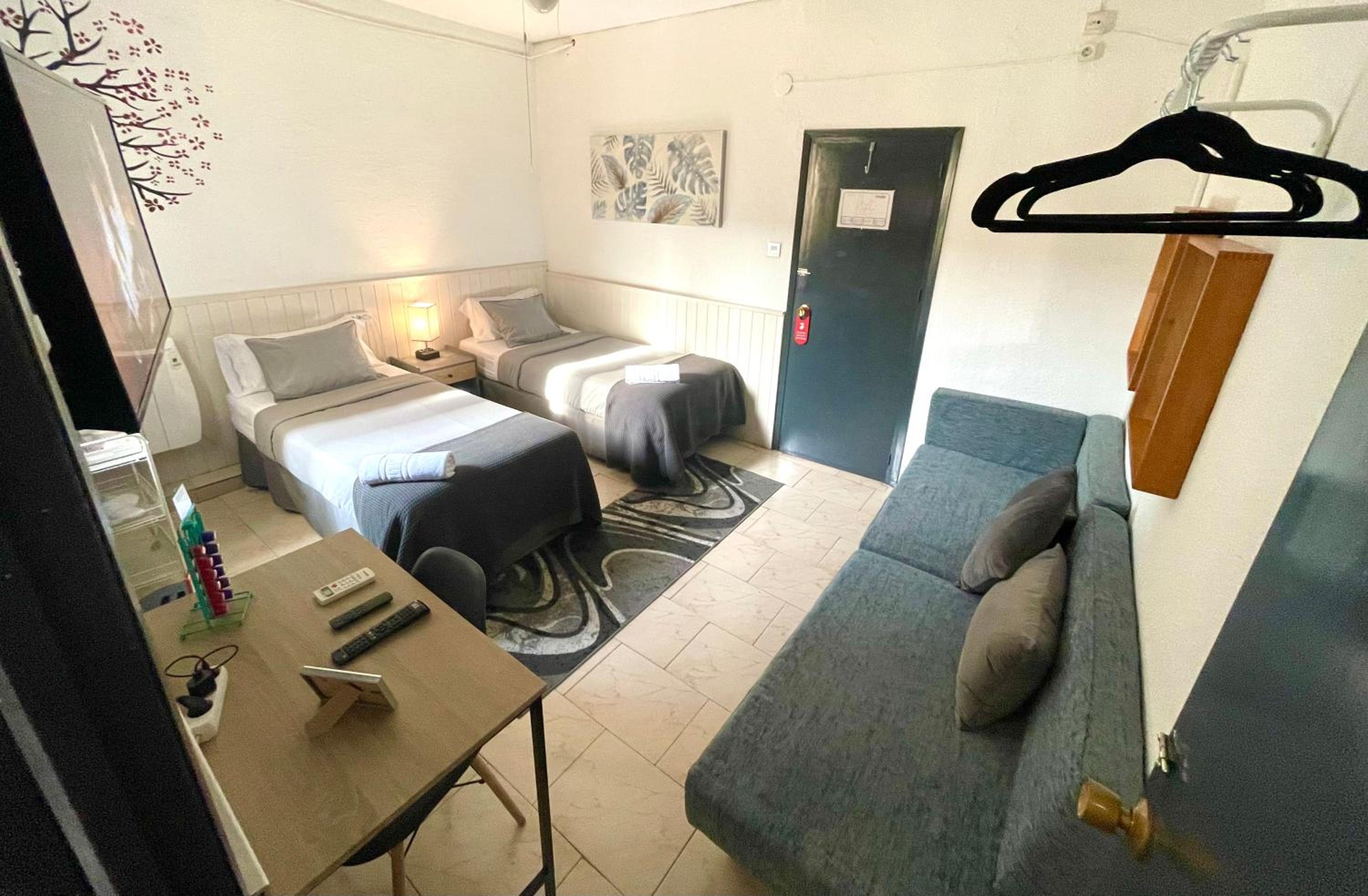 Double Room with Private Bathroom - Photo 8